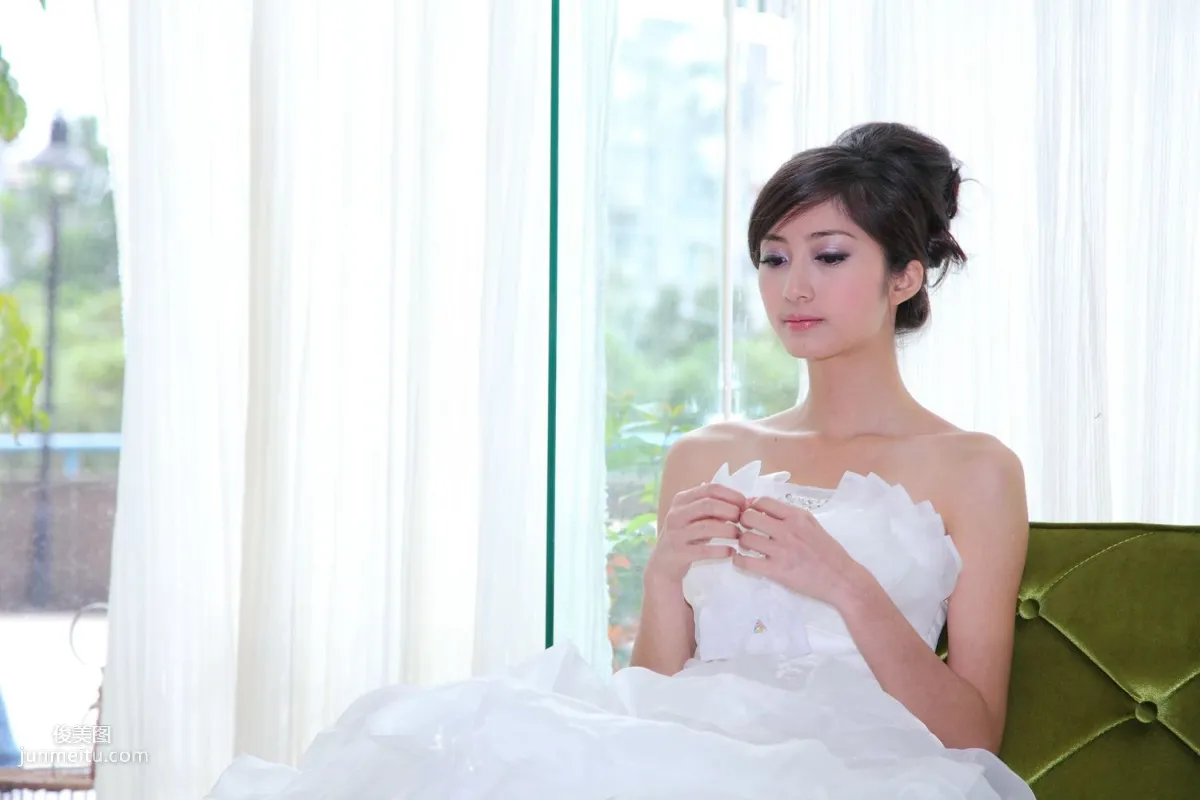 Taiwan Elegant Beauty Emily, Beautiful White Wedding Dress Photo Set photo 38