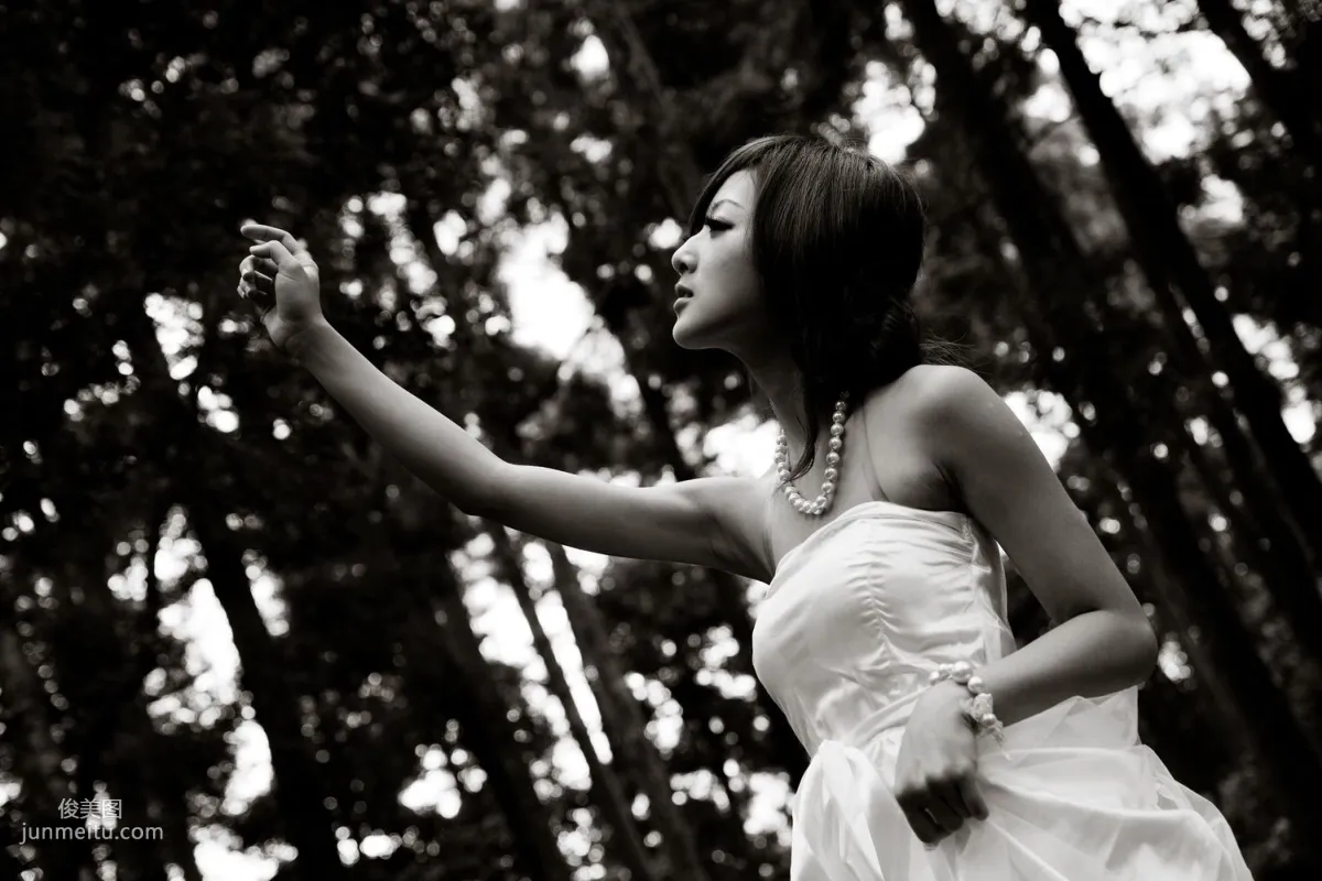 Mikako/Zhang Kaijie White Waltz x Black Obsession Yangmingshan Zhuzihu Outdoor Shoot Photo Set photo 44