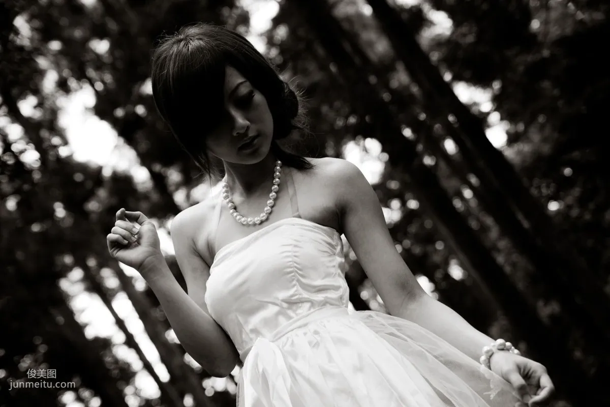 Mikako/Zhang Kaijie White Waltz x Black Obsession Yangmingshan Zhuzihu Outdoor Shoot Photo Set photo 45