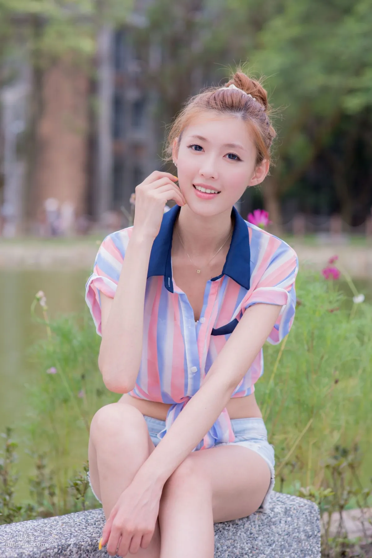 Kila Jingjing / Liao Tingling, Fresh and Light Hot Pants Beautiful Legs Street Snap Photo Set photo 5