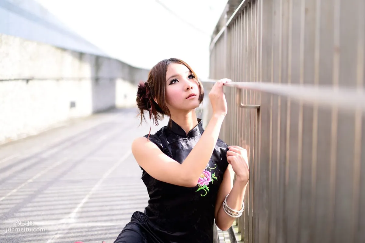 Taiwan Model A Bu, Red and Black Qipao Series Outdoor Shoot Photo Set photo 28
