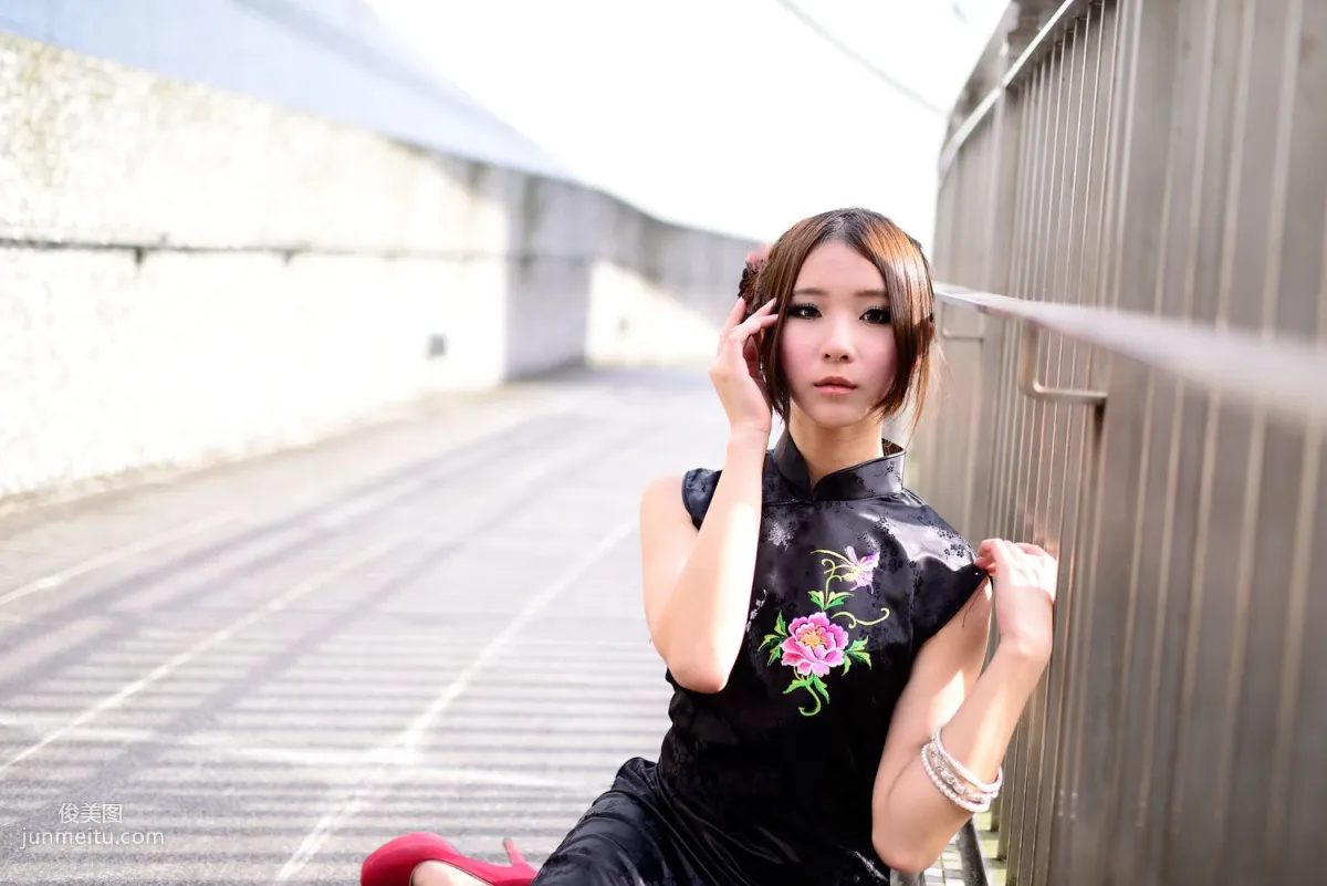 Taiwan Model A Bu, Red and Black Qipao Series Outdoor Shoot Photo Set photo 72