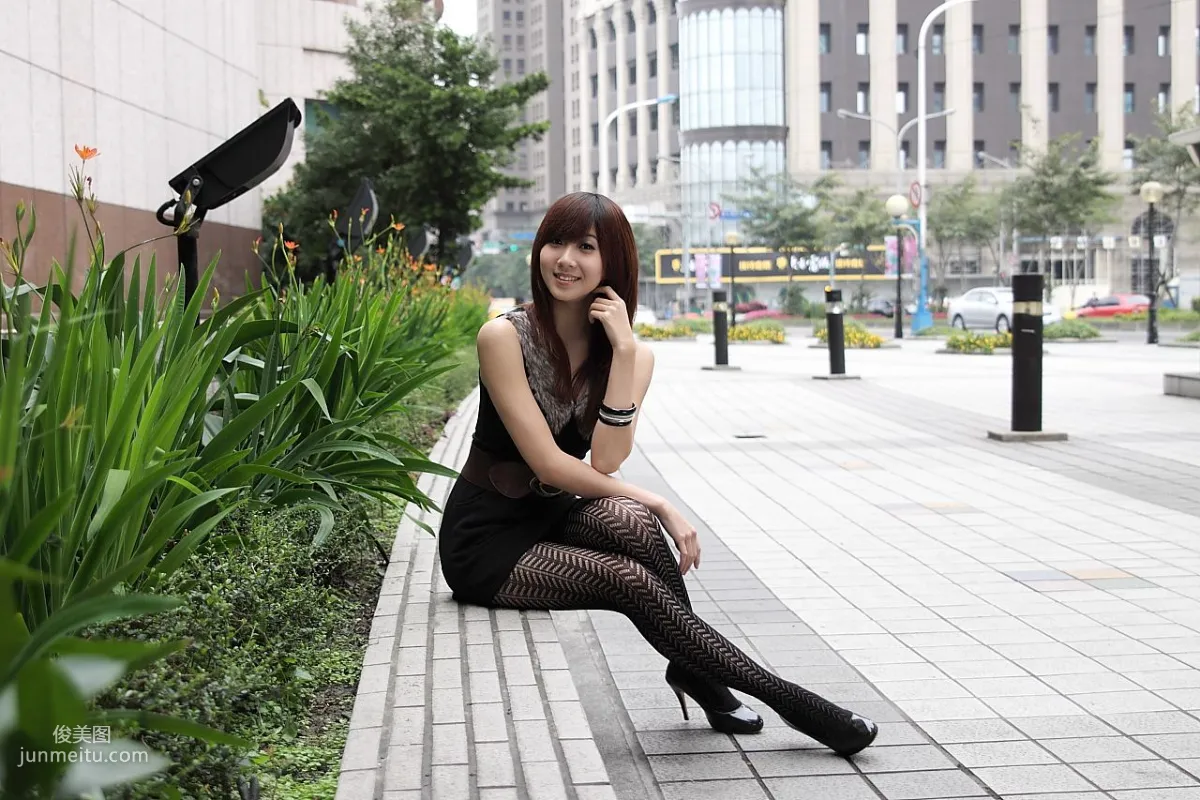 Taiwan Pure Beauty Angel, Black Stockings Street Snap Photos Collection photo 1