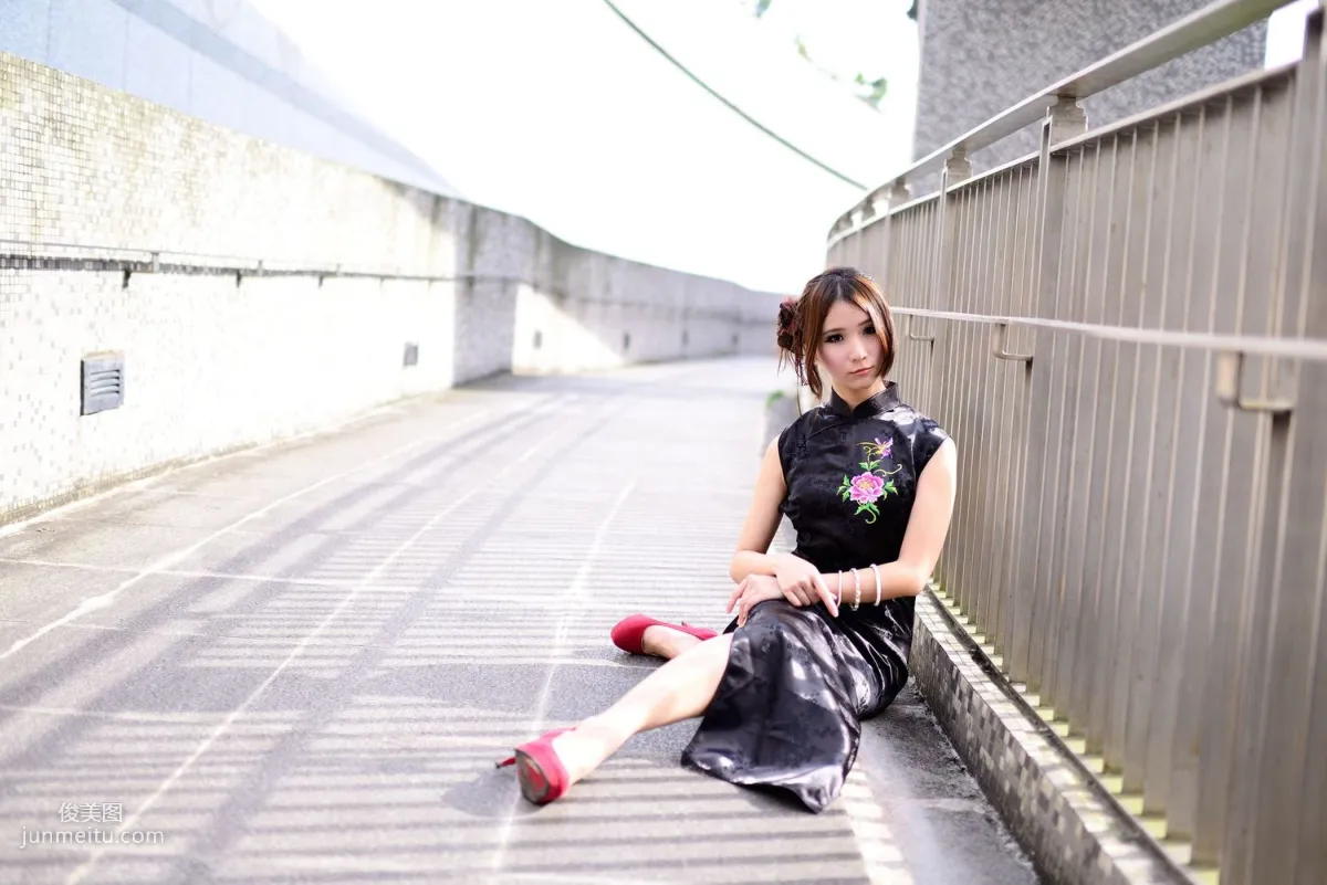 Taiwan Model A Bu, Red and Black Qipao Series Outdoor Shoot Photo Set photo 30