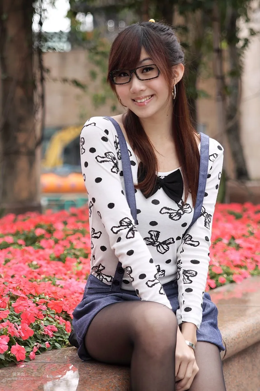 Taiwan Pure Beauty Angel, Black Stockings Street Snap Photos Collection photo 29