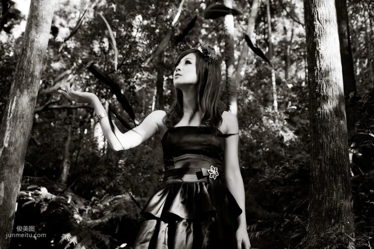 Mikako/Zhang Kaijie White Waltz x Black Obsession Yangmingshan Zhuzihu Outdoor Shoot Photo Set photo 85