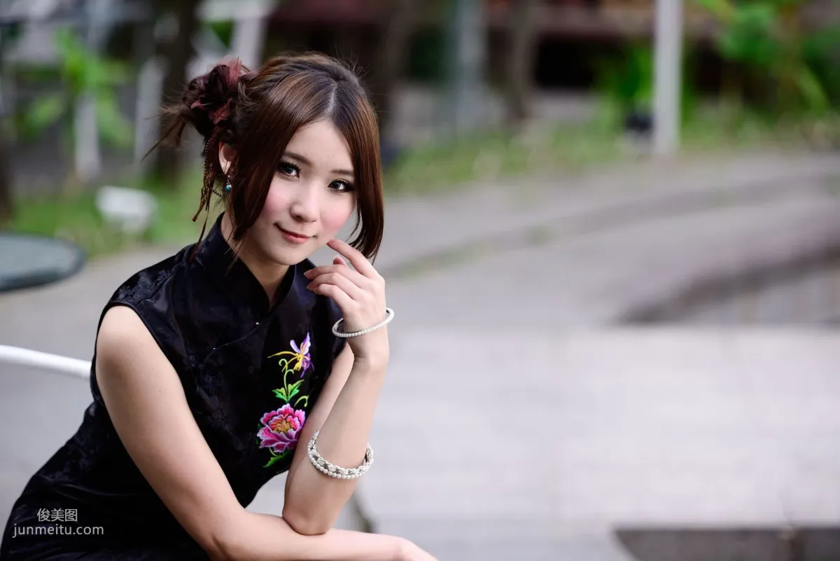 Taiwan Model A Bu, Red and Black Qipao Series Outdoor Shoot Photo Set photo 45