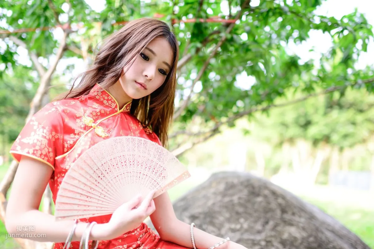Taiwan Model A Bu, Red and Black Qipao Series Outdoor Shoot Photo Set photo 13