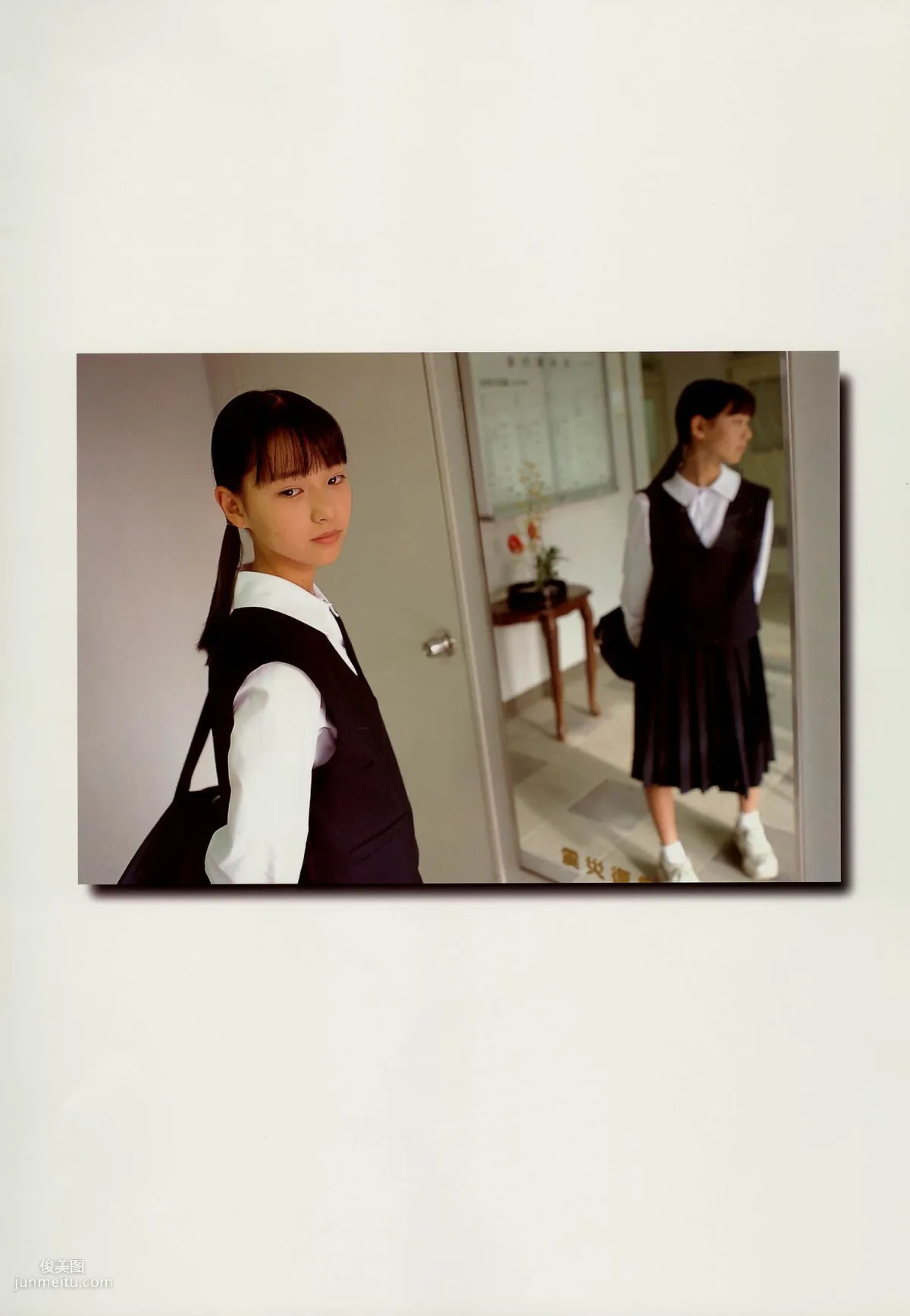 戸田恵梨香 《SANWA MOOK 7 生まれた泉》[PB寫真集] 68