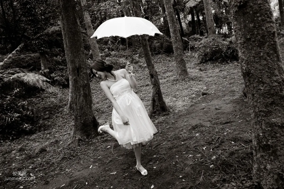 Mikako/Zhang Kaijie White Waltz x Black Obsession Yangmingshan Zhuzihu Outdoor Shoot Photo Set photo 24