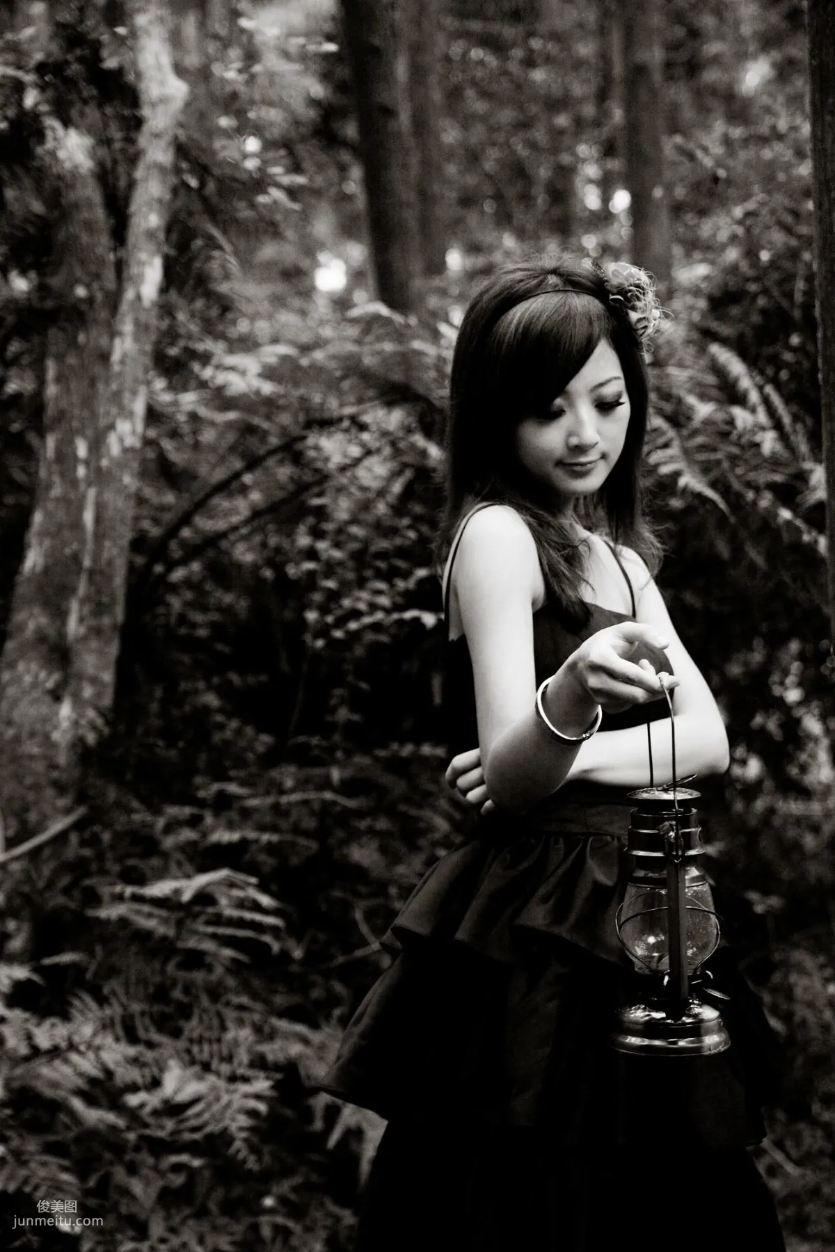 Mikako/Zhang Kaijie White Waltz x Black Obsession Yangmingshan Zhuzihu Outdoor Shoot Photo Set photo 104