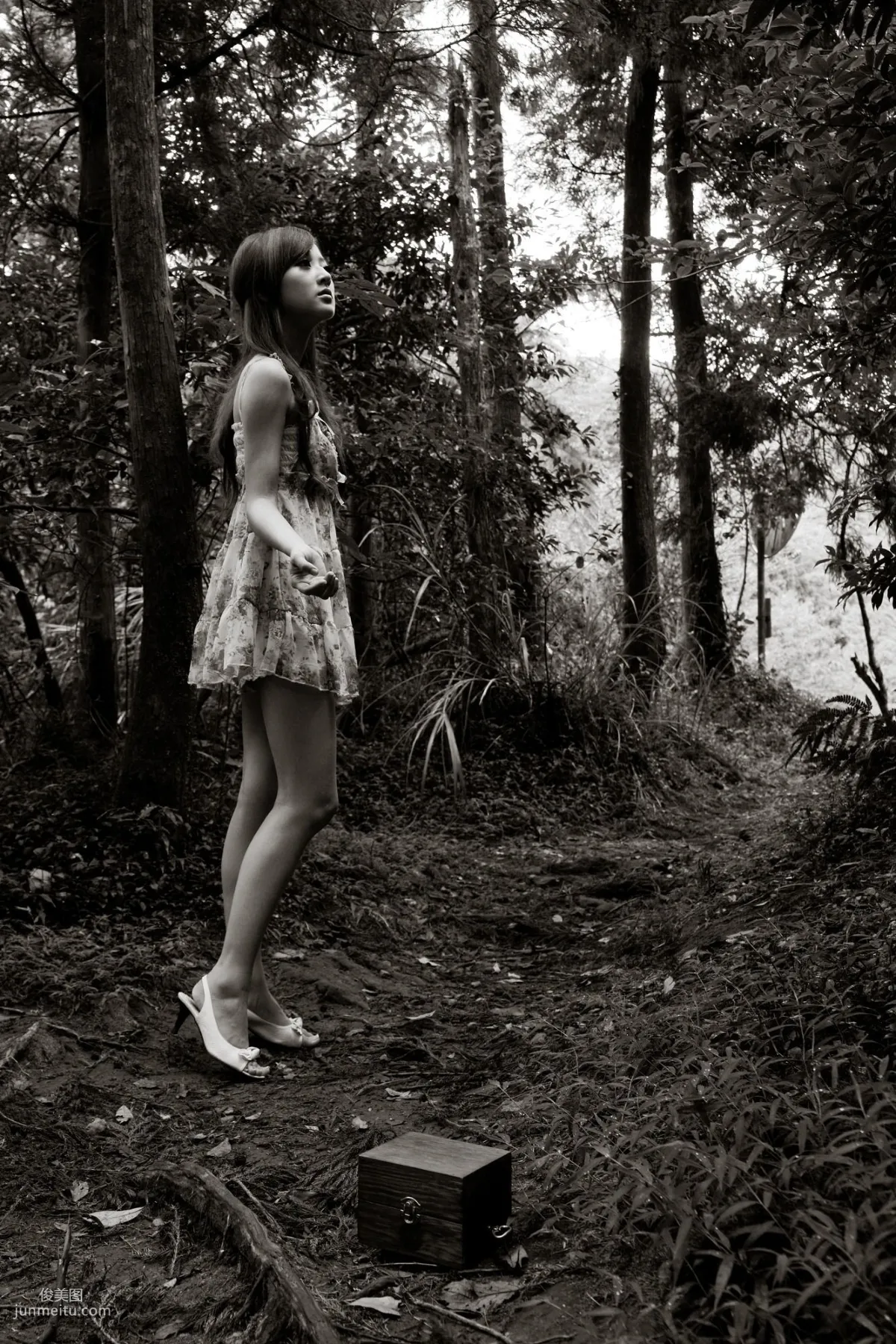 Mikako/Zhang Kaijie White Waltz x Black Obsession Yangmingshan Zhuzihu Outdoor Shoot Photo Set photo 17