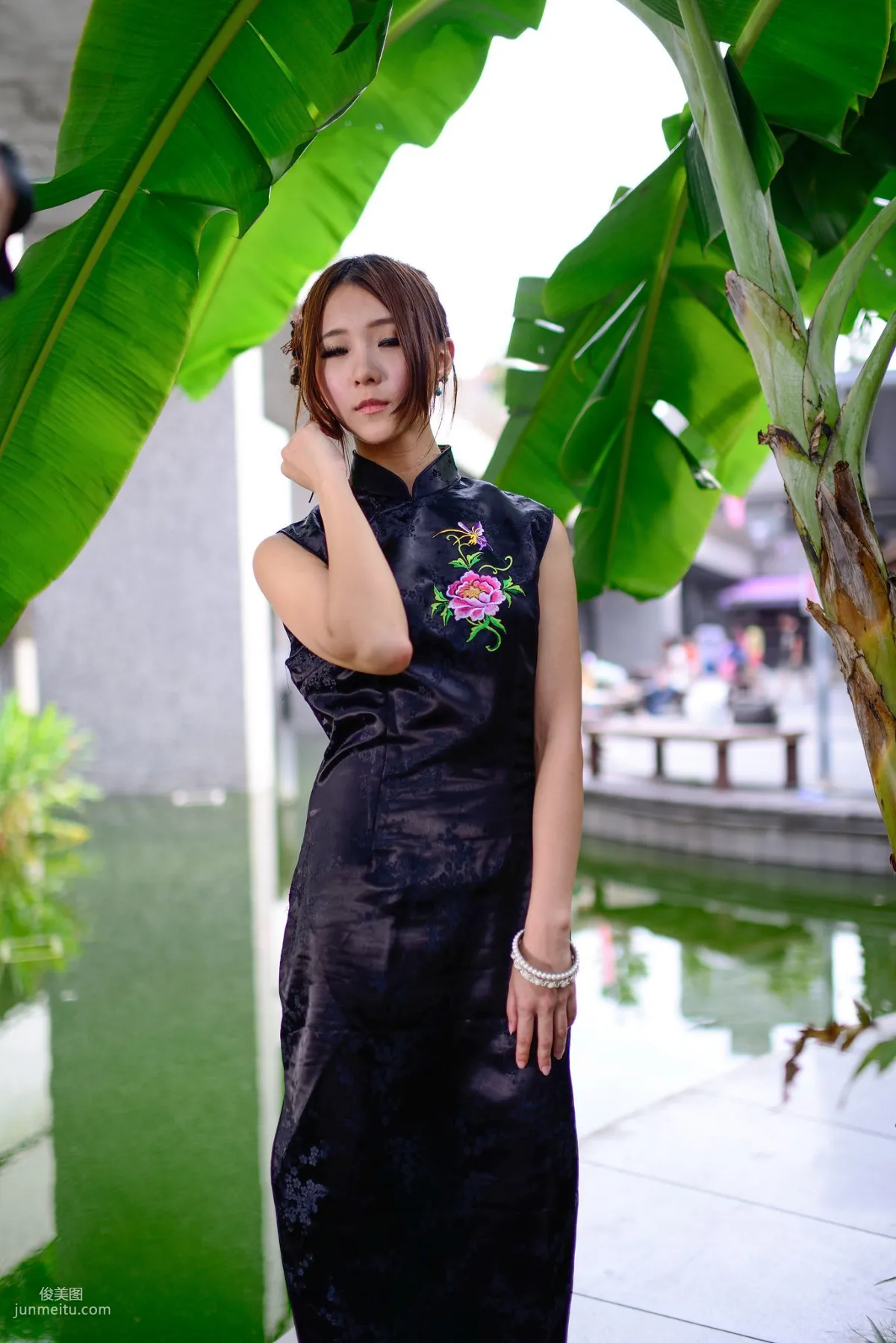 Taiwan Model A Bu, Red and Black Qipao Series Outdoor Shoot Photo Set photo 37