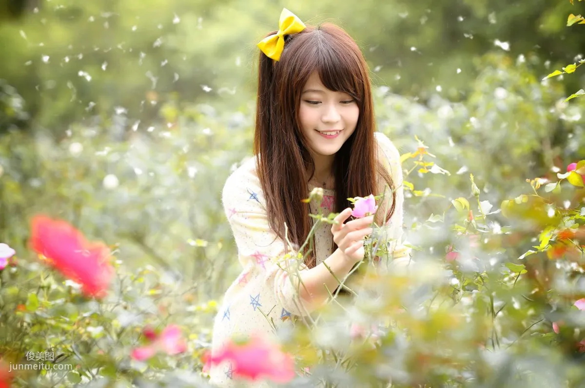 Taiwan Beauty Qiu Yuxuan White, Campus Outdoor Shoot Photo Set photo 24