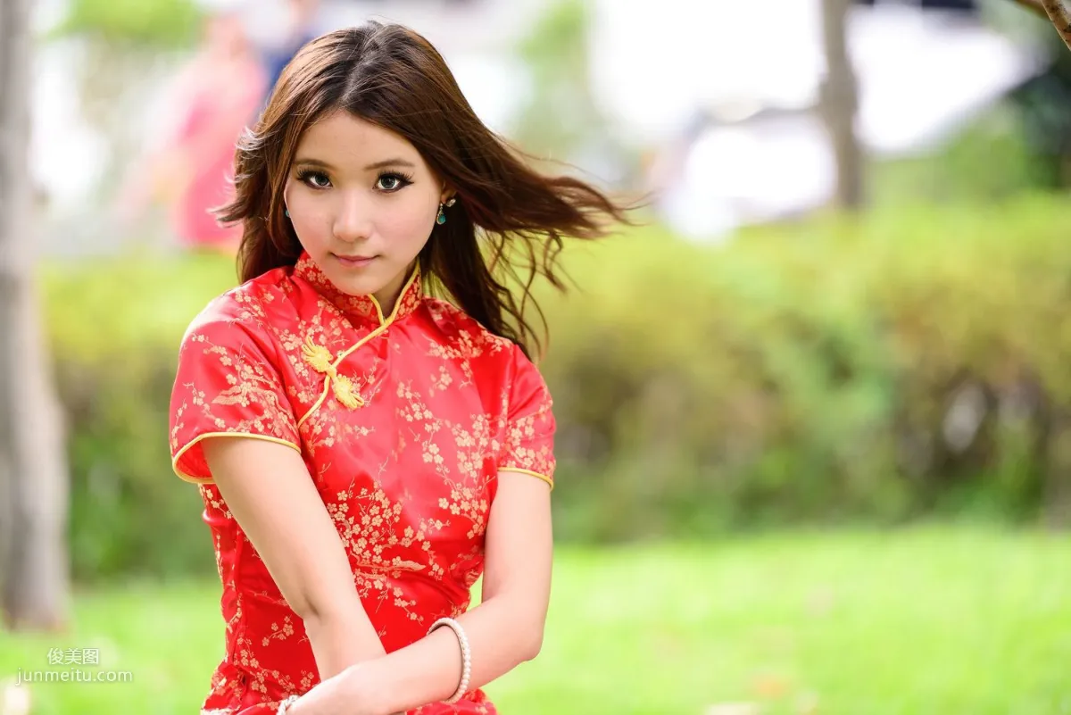 Taiwan Model A Bu, Red and Black Qipao Series Outdoor Shoot Photo Set photo 7