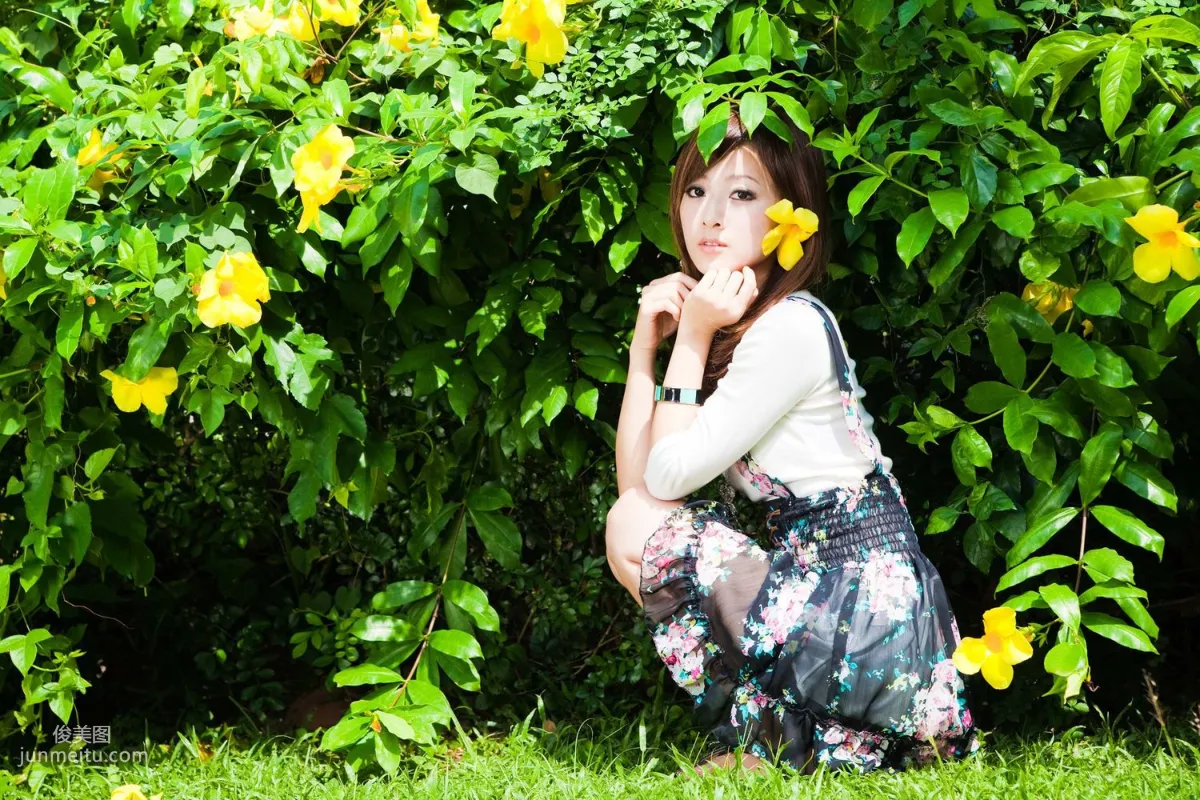 Zhang Kaijie/Mikako 'Zhongxing New Village Outdoor Shoot' Photo Set photo 7