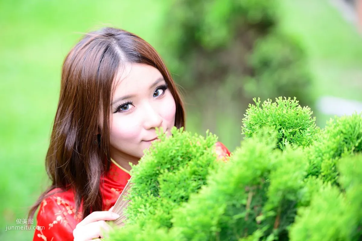 Taiwan Model A Bu, Red and Black Qipao Series Outdoor Shoot Photo Set photo 3