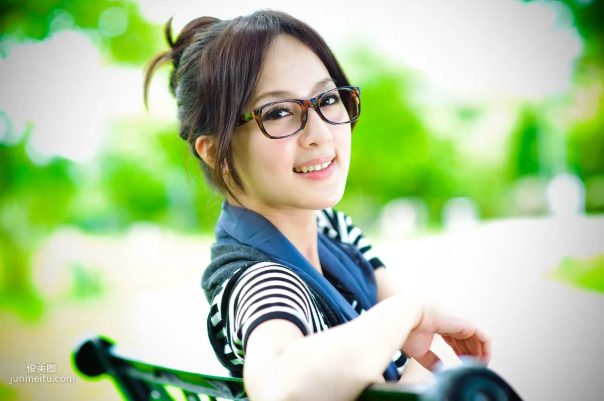 Zhang Kaijie, Yonghe No.4 Park Outdoor Shoot Photo Set photo 27