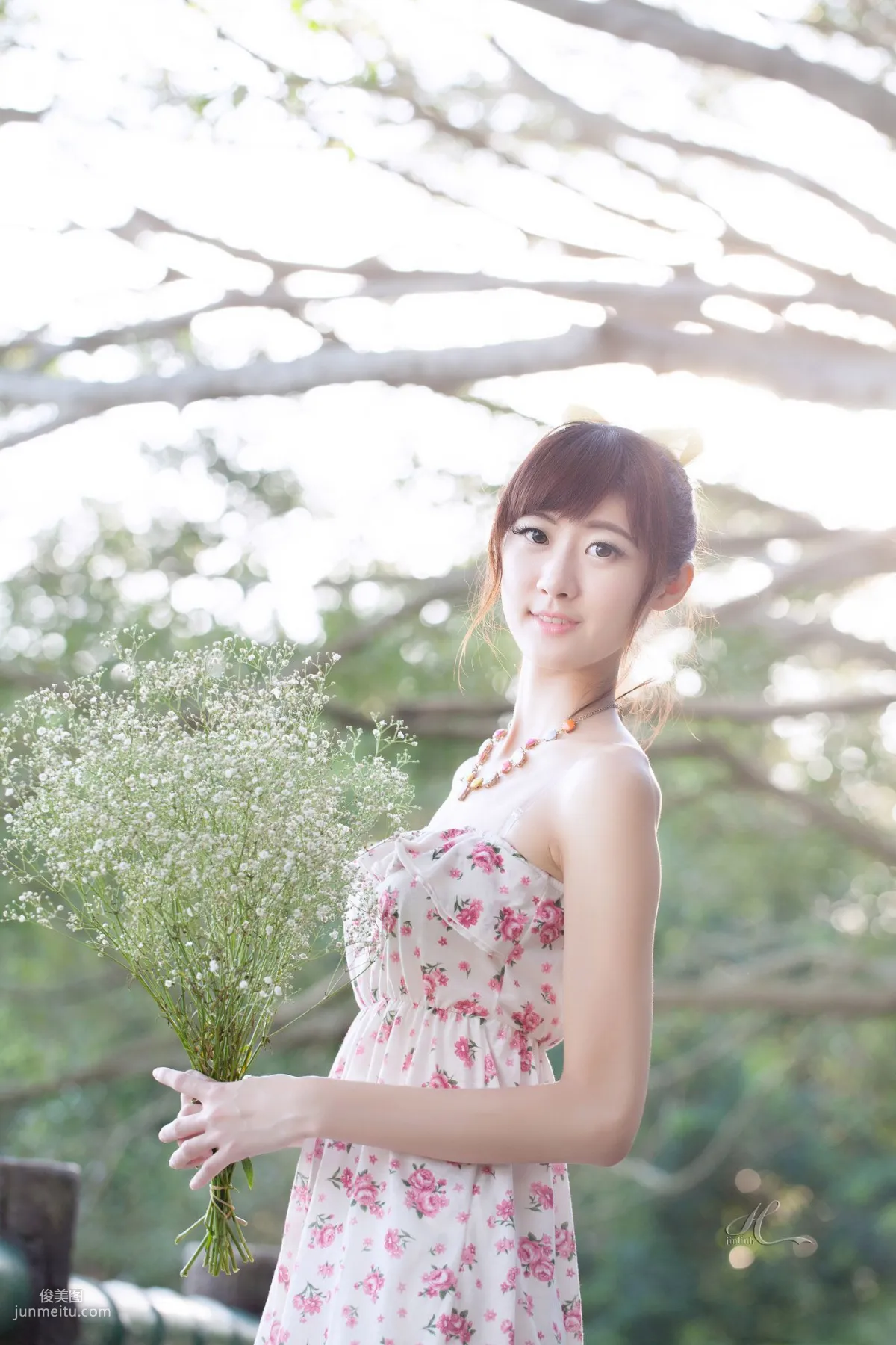 Taiwan Model Queena / Lin Mojing, Park Outdoor Shoot Photo Set photo 3