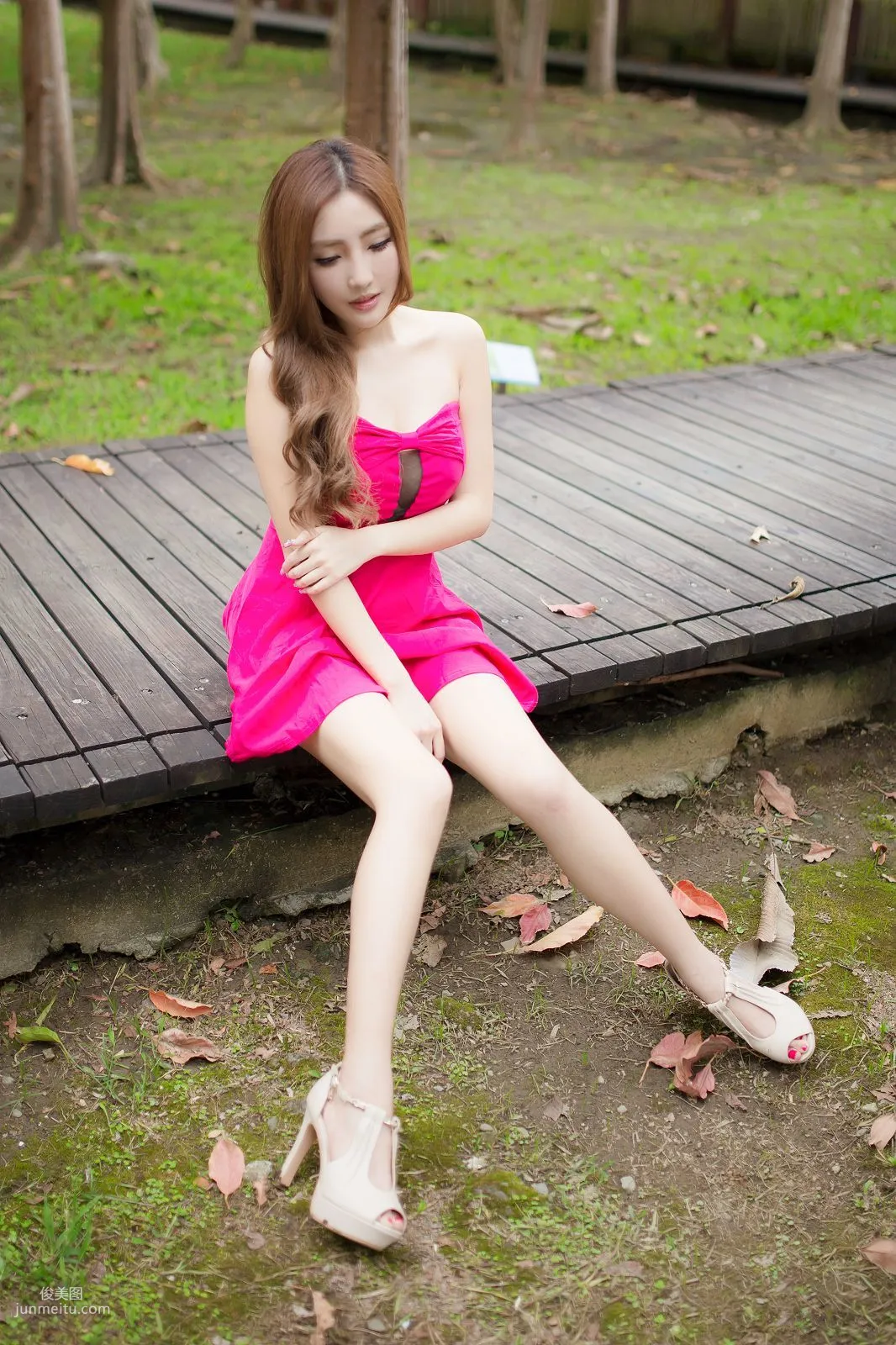 Syuan Zhao Yun, The Ultimate Pink Goddess in a Red Dress, Photo Set photo 16