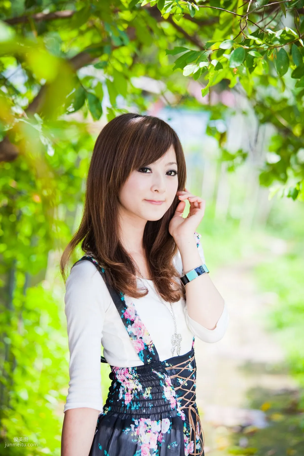 Zhang Kaijie/Mikako 'Zhongxing New Village Outdoor Shoot' Photo Set photo 16