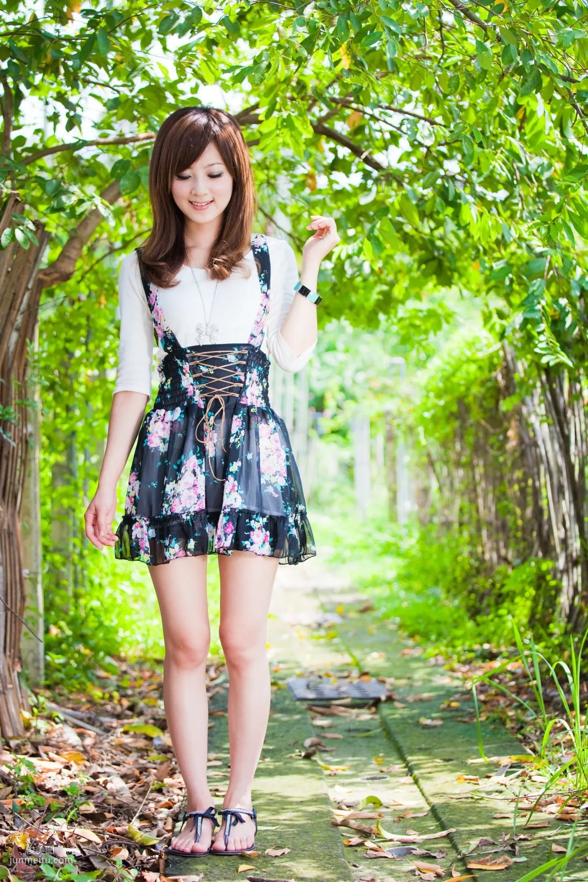 Zhang Kaijie/Mikako 'Zhongxing New Village Outdoor Shoot' Photo Set photo 18