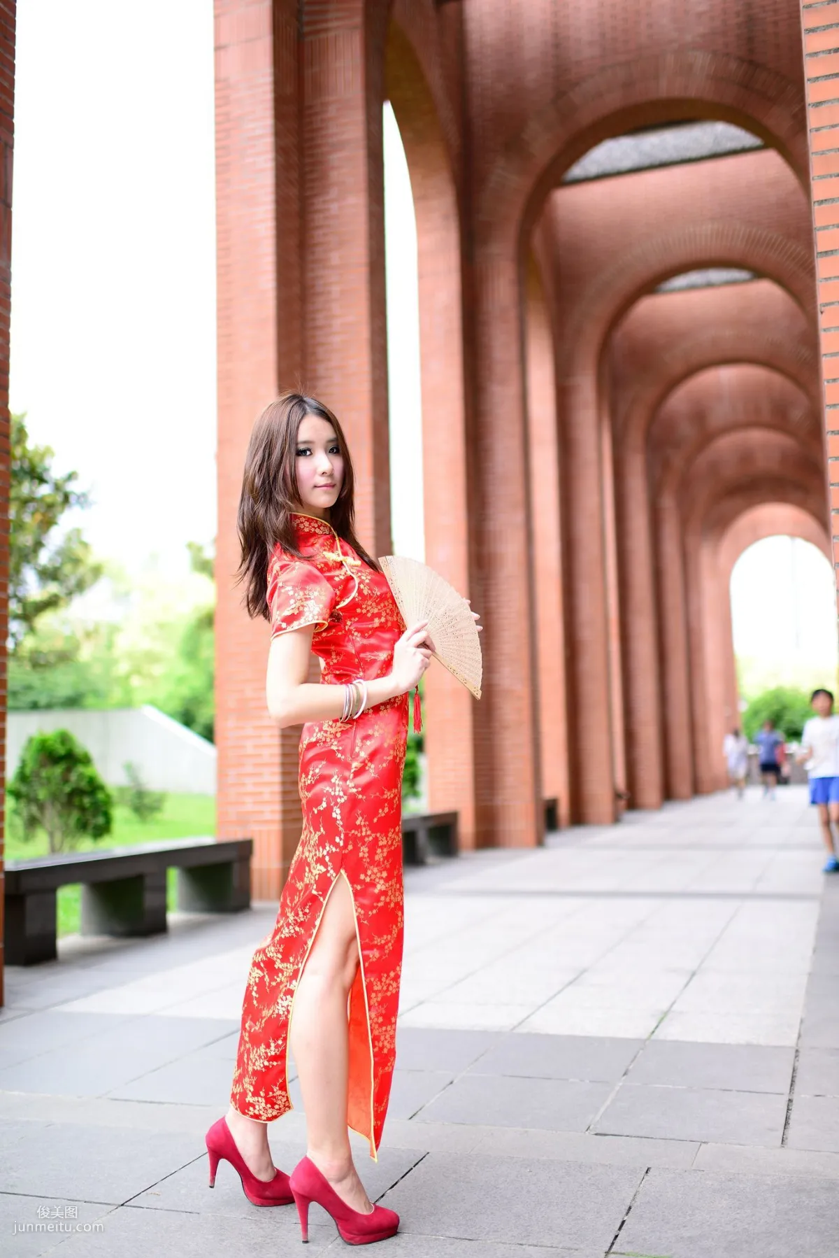 Taiwan Model A Bu, Red and Black Qipao Series Outdoor Shoot Photo Set photo 62