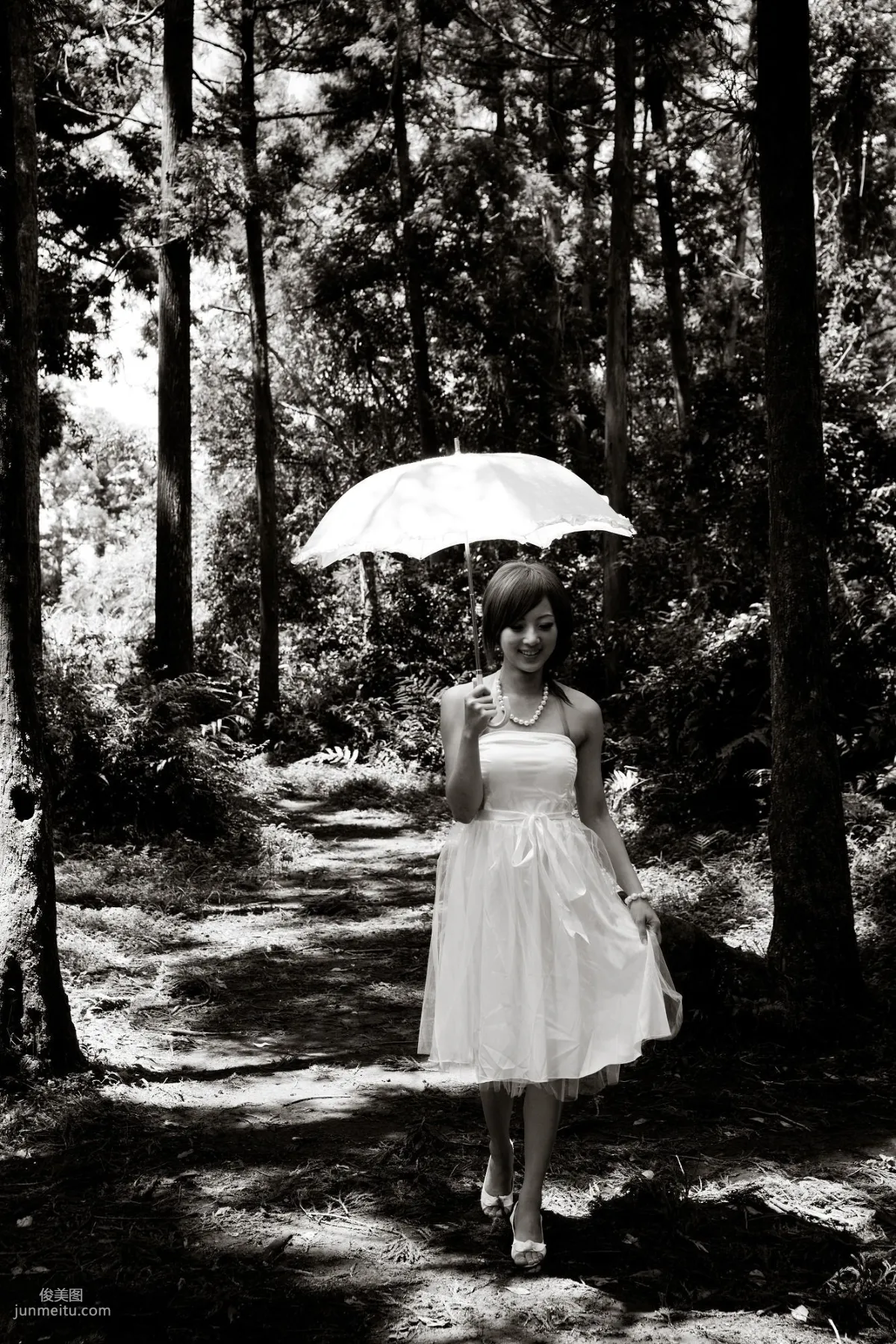 Mikako/Zhang Kaijie White Waltz x Black Obsession Yangmingshan Zhuzihu Outdoor Shoot Photo Set photo 28