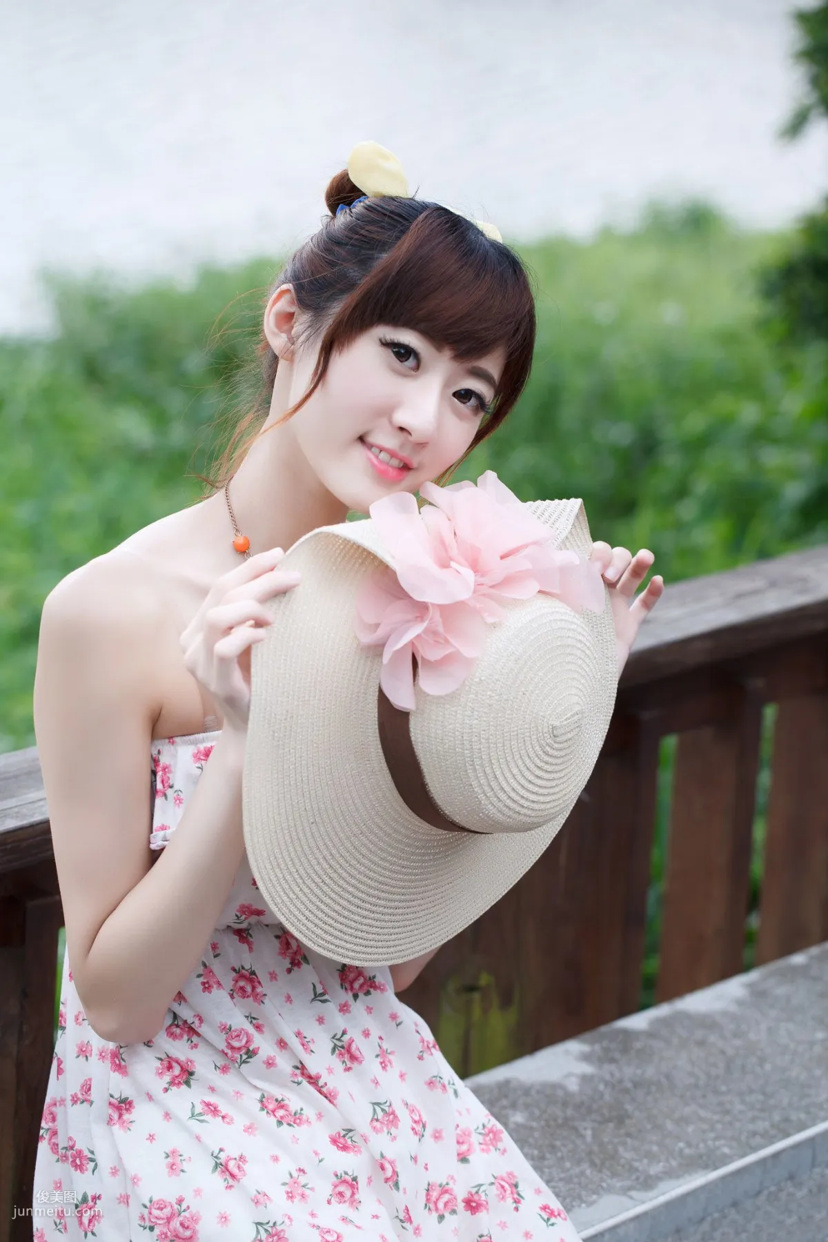 Taiwan Model Queena / Lin Mojing, Park Outdoor Shoot Photo Set photo 8