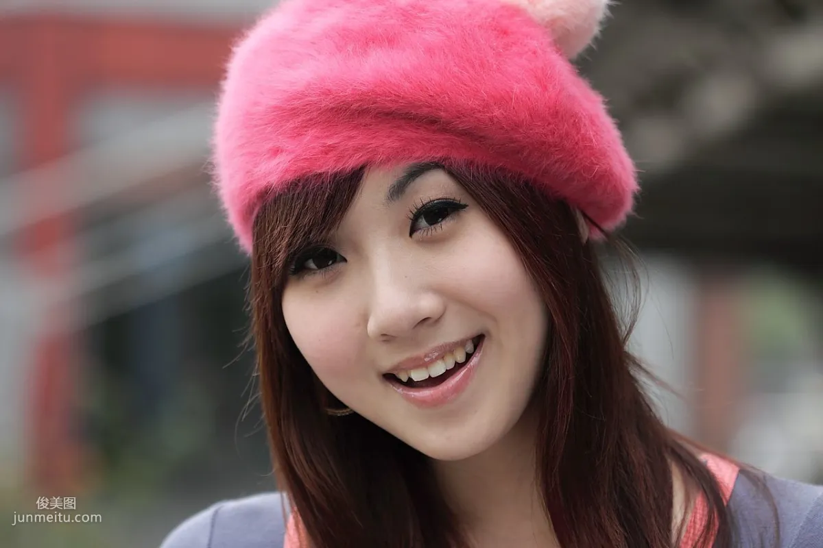 Taiwan Pure Beauty Angel, Black Stockings Street Snap Photos Collection photo 12
