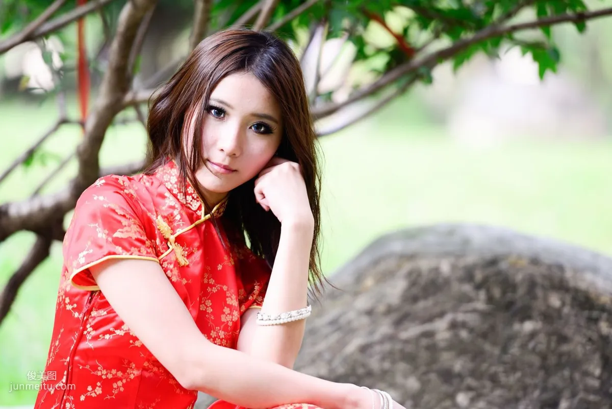 Taiwan Model A Bu, Red and Black Qipao Series Outdoor Shoot Photo Set photo 9