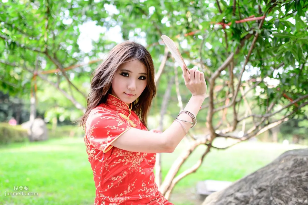 Taiwan Model A Bu, Red and Black Qipao Series Outdoor Shoot Photo Set photo 12