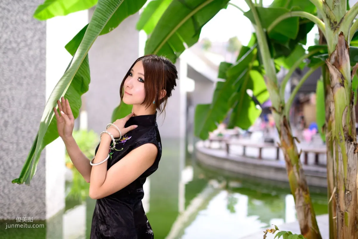 Taiwan Model A Bu, Red and Black Qipao Series Outdoor Shoot Photo Set photo 76