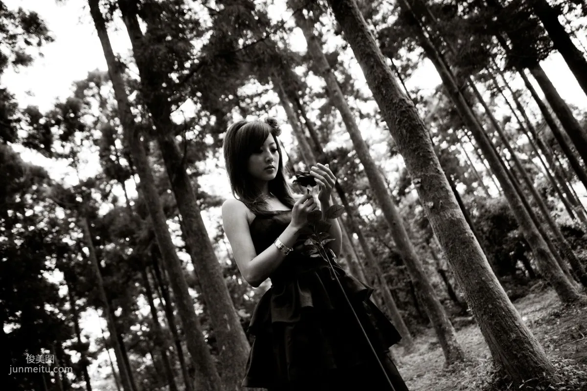 Mikako/Zhang Kaijie White Waltz x Black Obsession Yangmingshan Zhuzihu Outdoor Shoot Photo Set photo 112