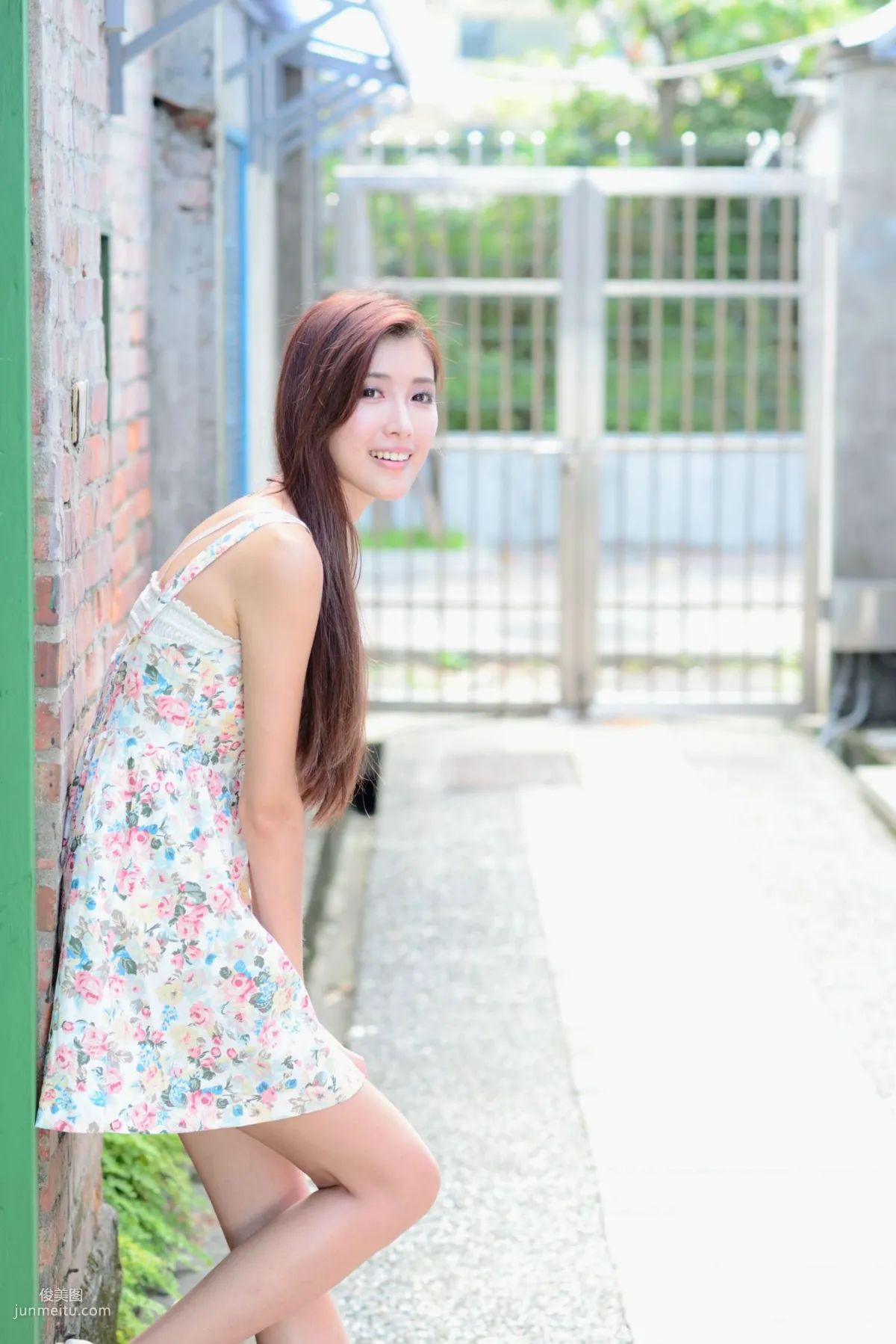 Kila Jingjing/Jin Yunqiao, Street Snap Suspender Dress Series Photo Set photo 37