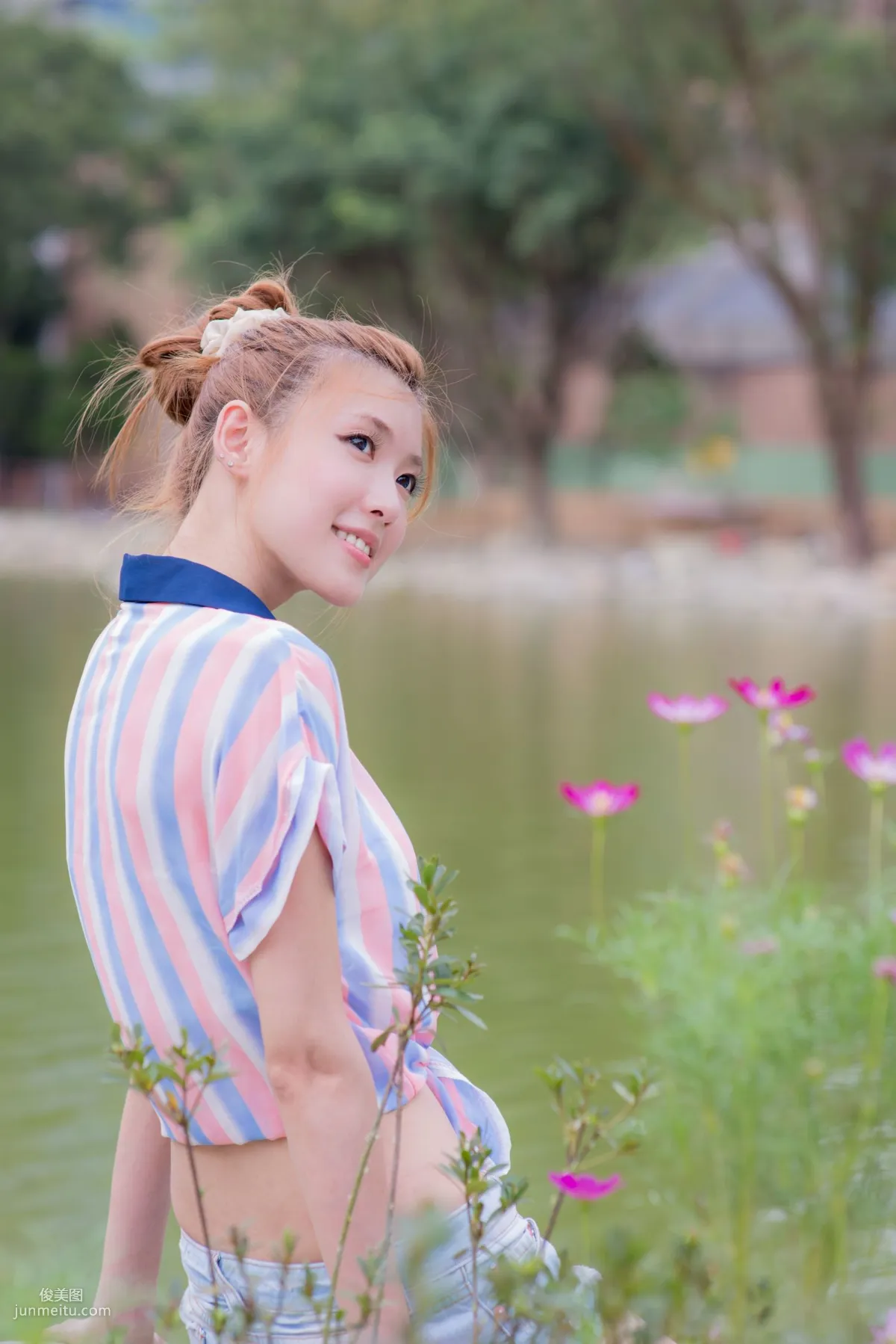 Kila Jingjing / Liao Tingling, Fresh and Light Hot Pants Beautiful Legs Street Snap Photo Set photo 27