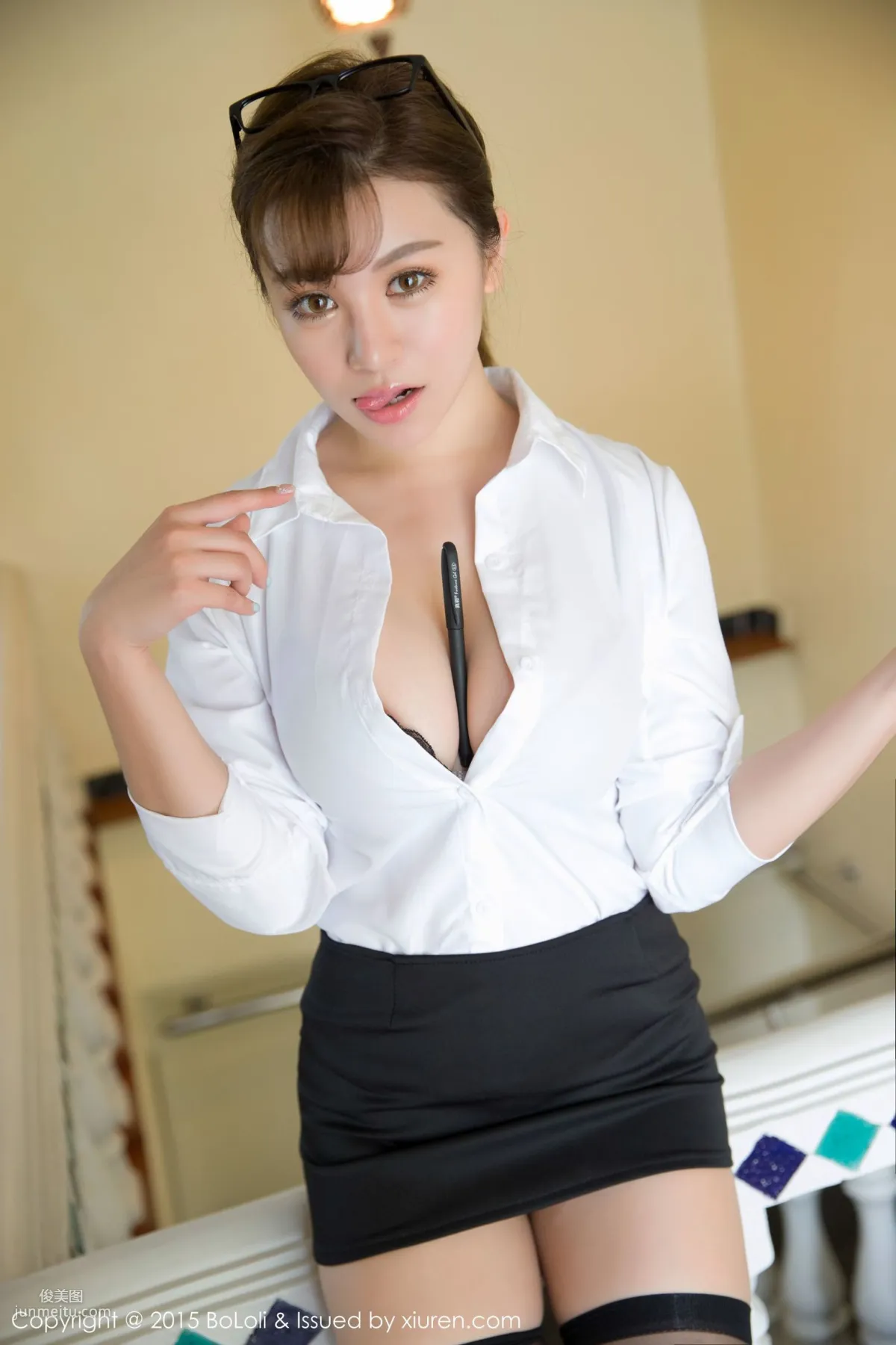 Liu Yaxi 'Phuket Travel Shoot' Starring Sexy Female Teacher Series: Black Stockings Uniform Seduction [Boluoshe] Vol.078 Photo Set photo 30