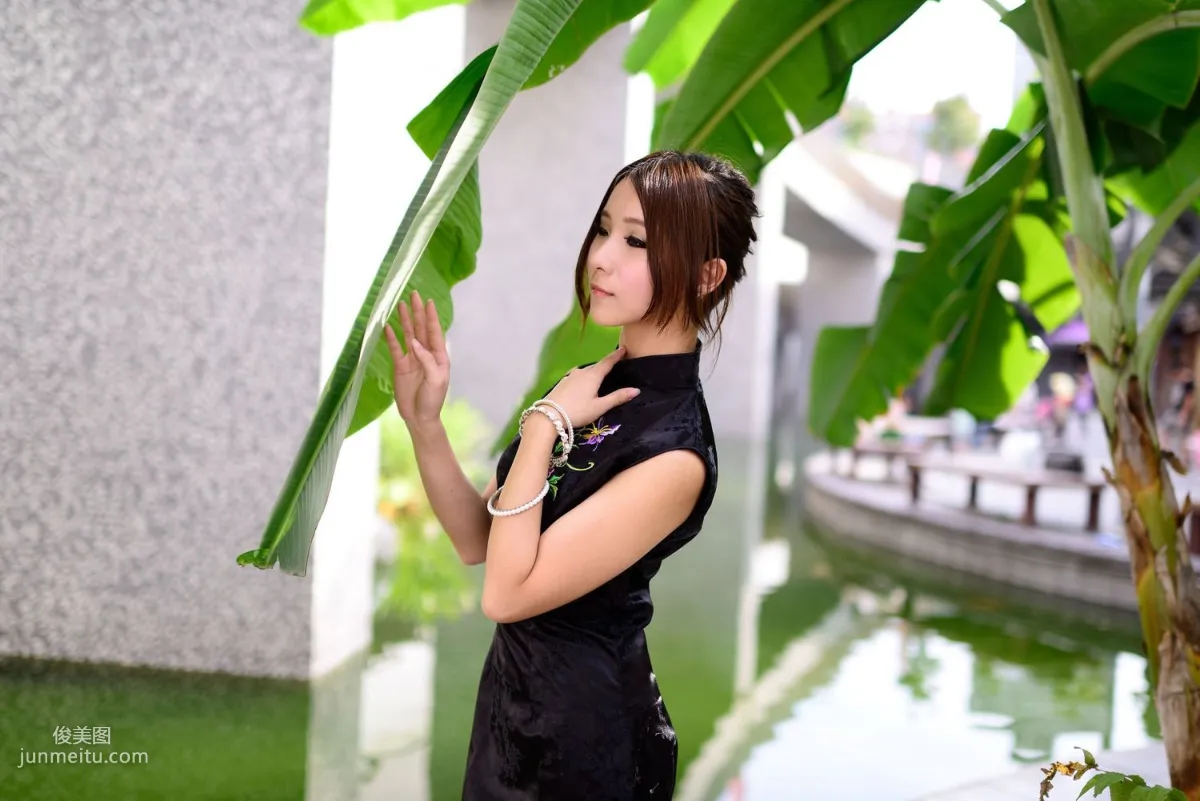 Taiwan Model A Bu, Red and Black Qipao Series Outdoor Shoot Photo Set photo 75