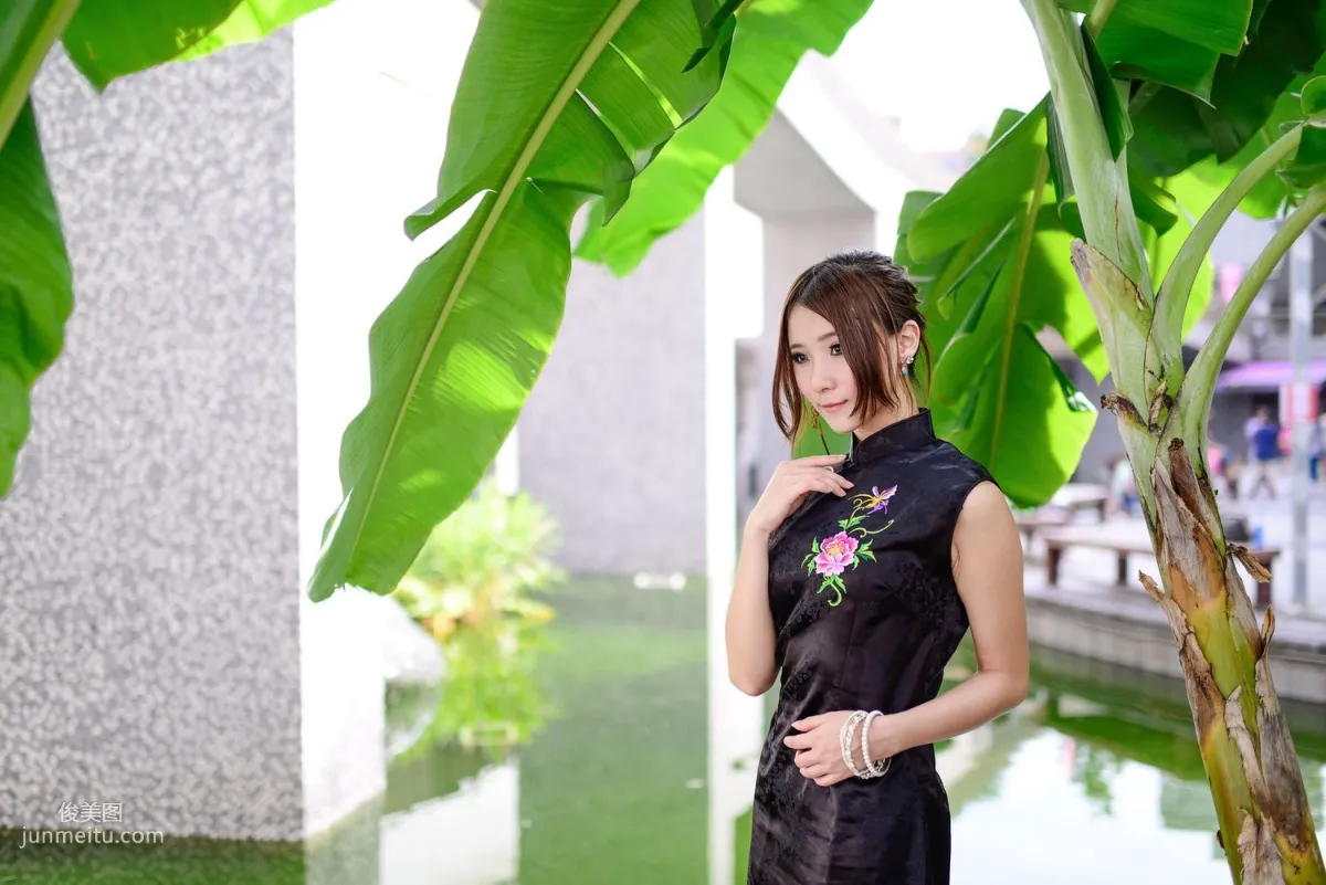 Taiwan Model A Bu, Red and Black Qipao Series Outdoor Shoot Photo Set photo 40