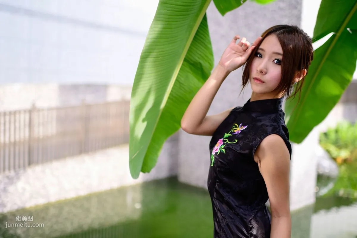 Taiwan Model A Bu, Red and Black Qipao Series Outdoor Shoot Photo Set photo 33