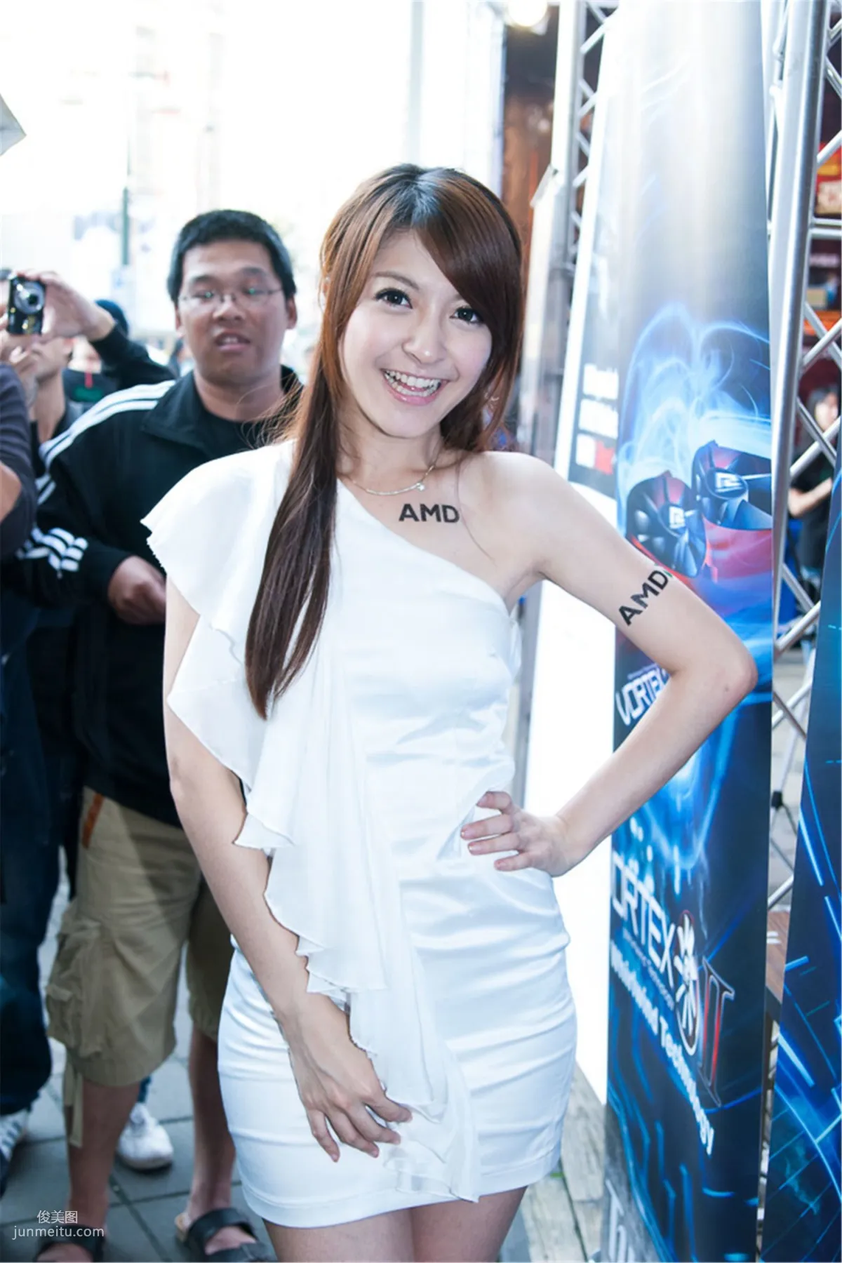 Taiwan Model Bei Bei 'Guanghua Market AMD Booth' HD Set photo 2