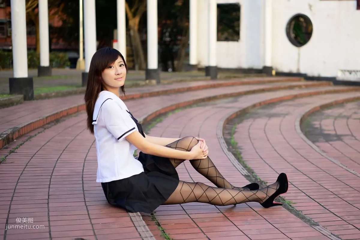 Taiwan Beauty Queena Lin Mojing "Uniform Seduction" Photo Collection photo 36