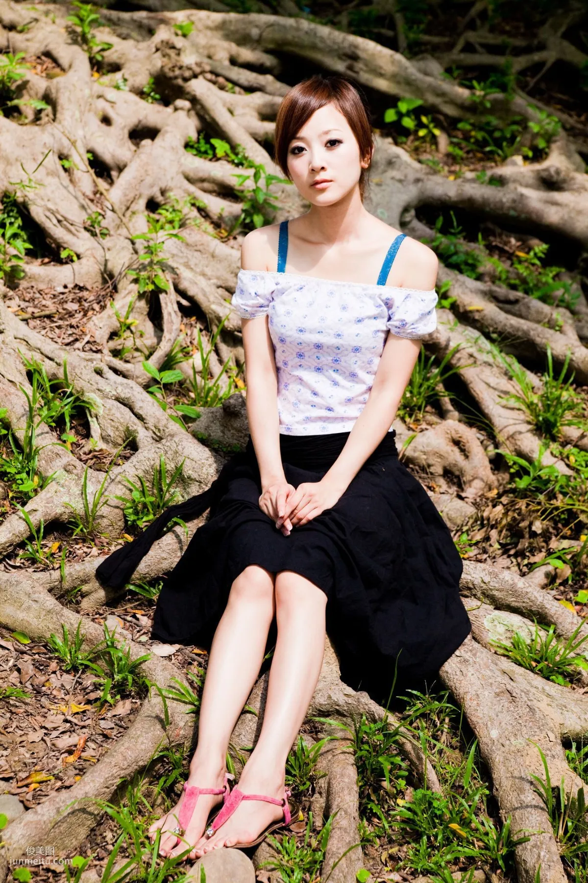 Zhang Kaijie/Mikako 'Zhongxing New Village Outdoor Shoot' Photo Set photo 56