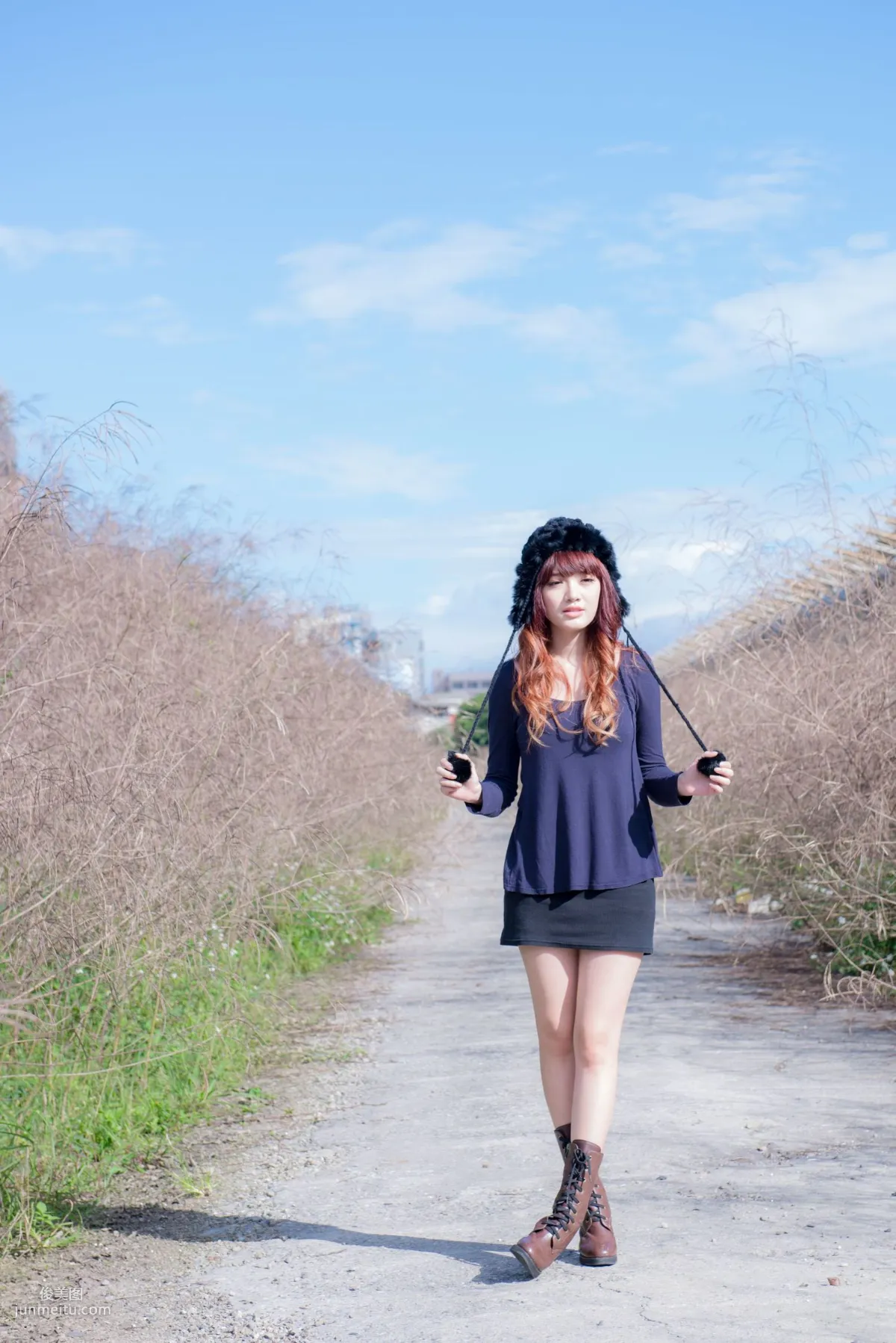 Taiwan Beauty Lin Gangyi Didy, Ruined Station Beautiful Outdoor Shoot, Photo Set photo 23