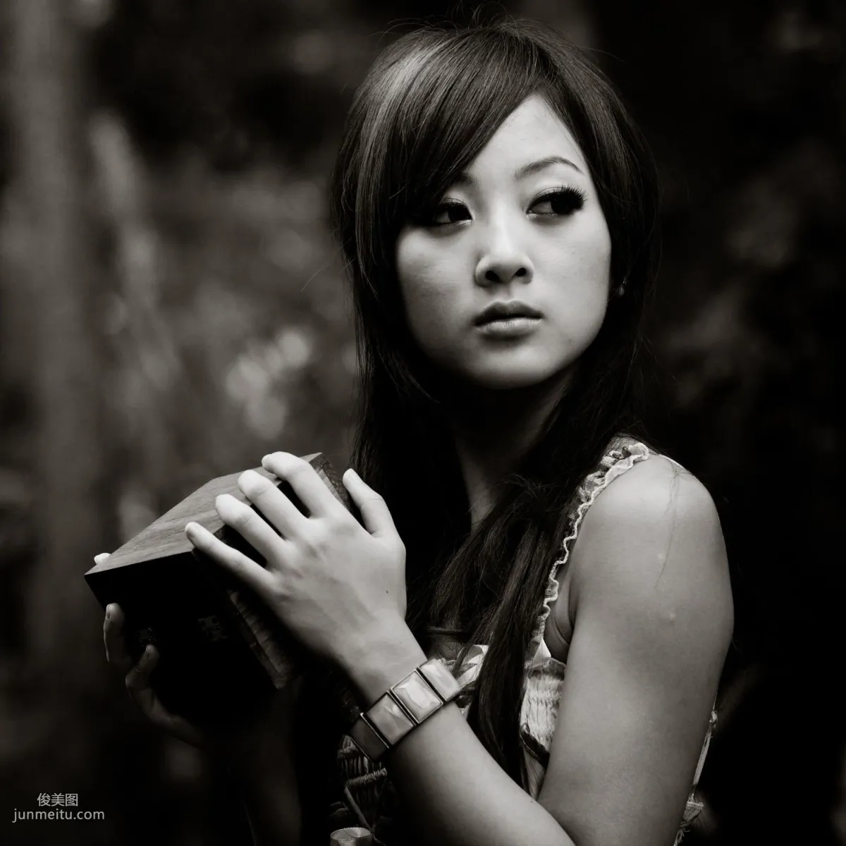 Mikako/Zhang Kaijie White Waltz x Black Obsession Yangmingshan Zhuzihu Outdoor Shoot Photo Set photo 6