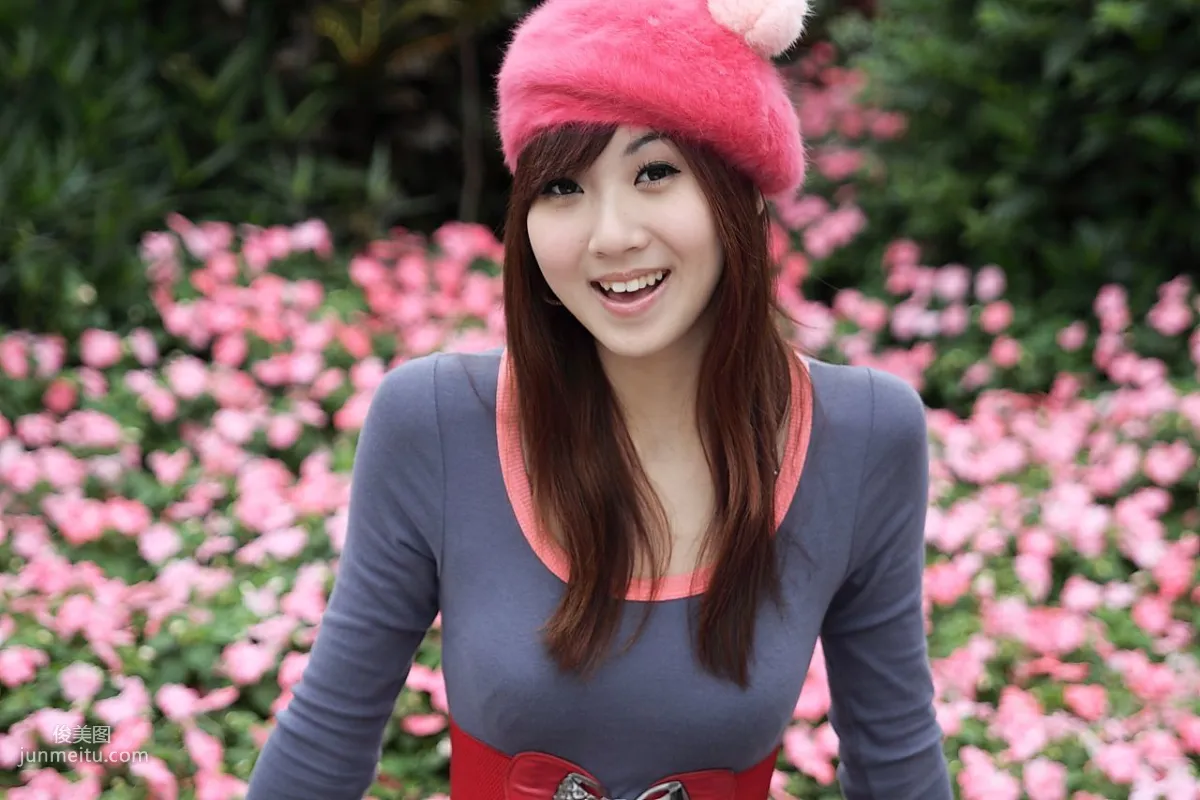 Taiwan Pure Beauty Angel, Black Stockings Street Snap Photos Collection photo 23