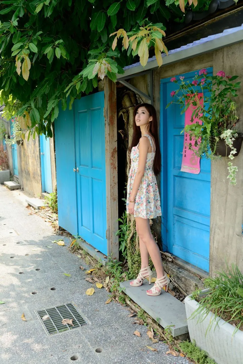 Kila Jingjing/Jin Yunqiao, Street Snap Suspender Dress Series Photo Set photo 4