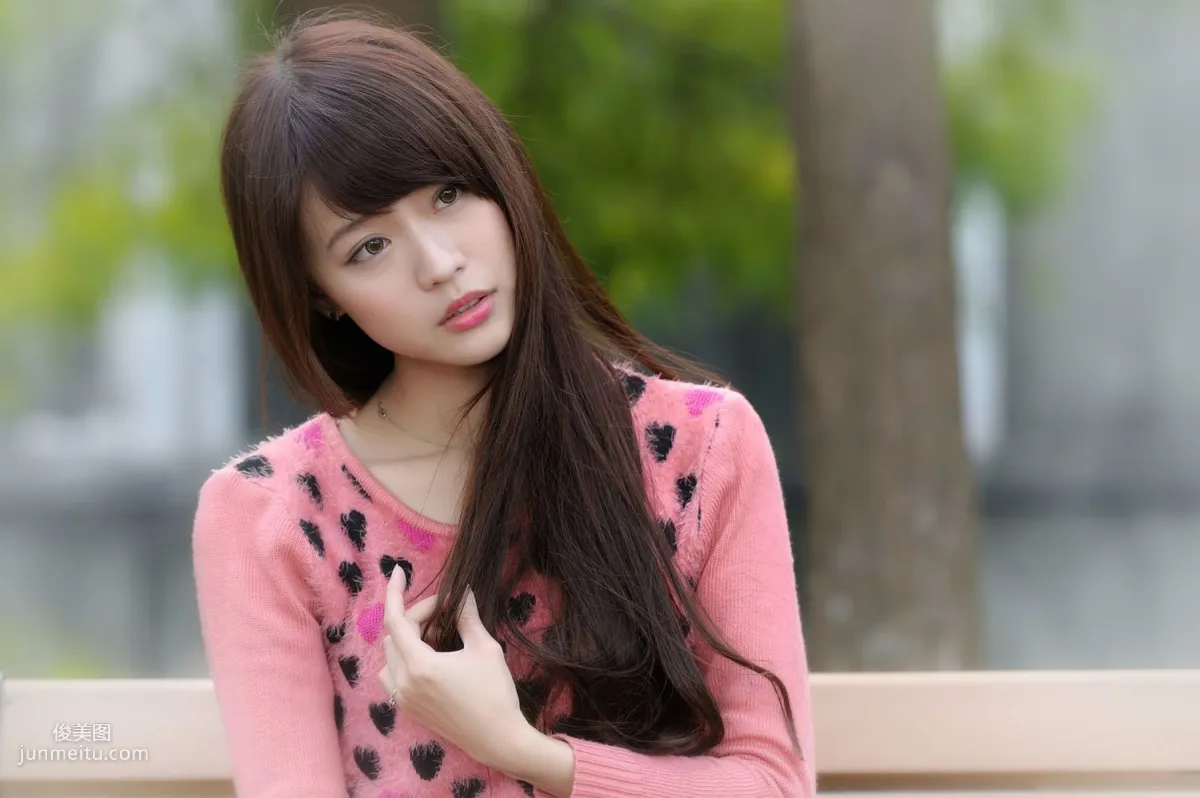 Taiwan Beauty Qiu Yuxuan White, Campus Outdoor Shoot Photo Set photo 11