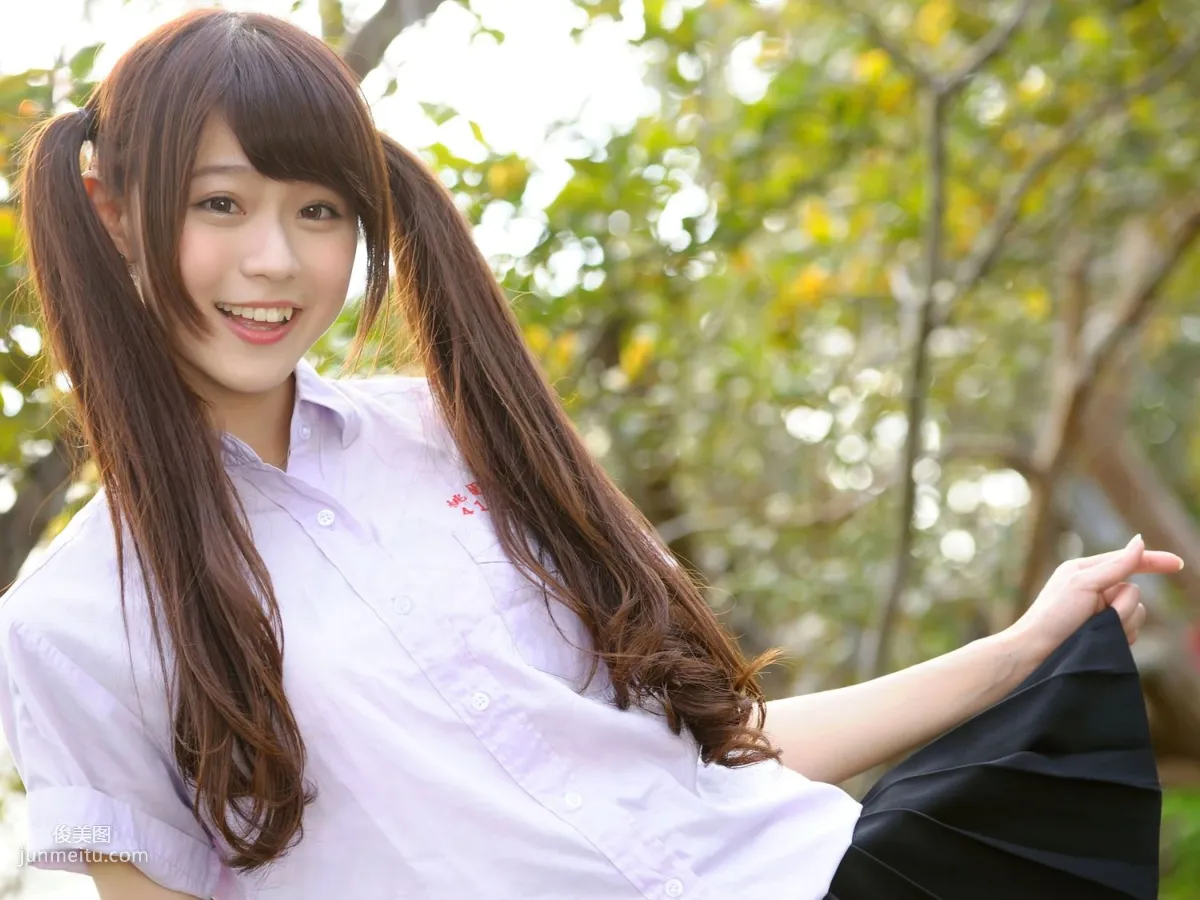 Taiwan Beauty Qiu Yuxuan White, Campus Outdoor Shoot Photo Set photo 17