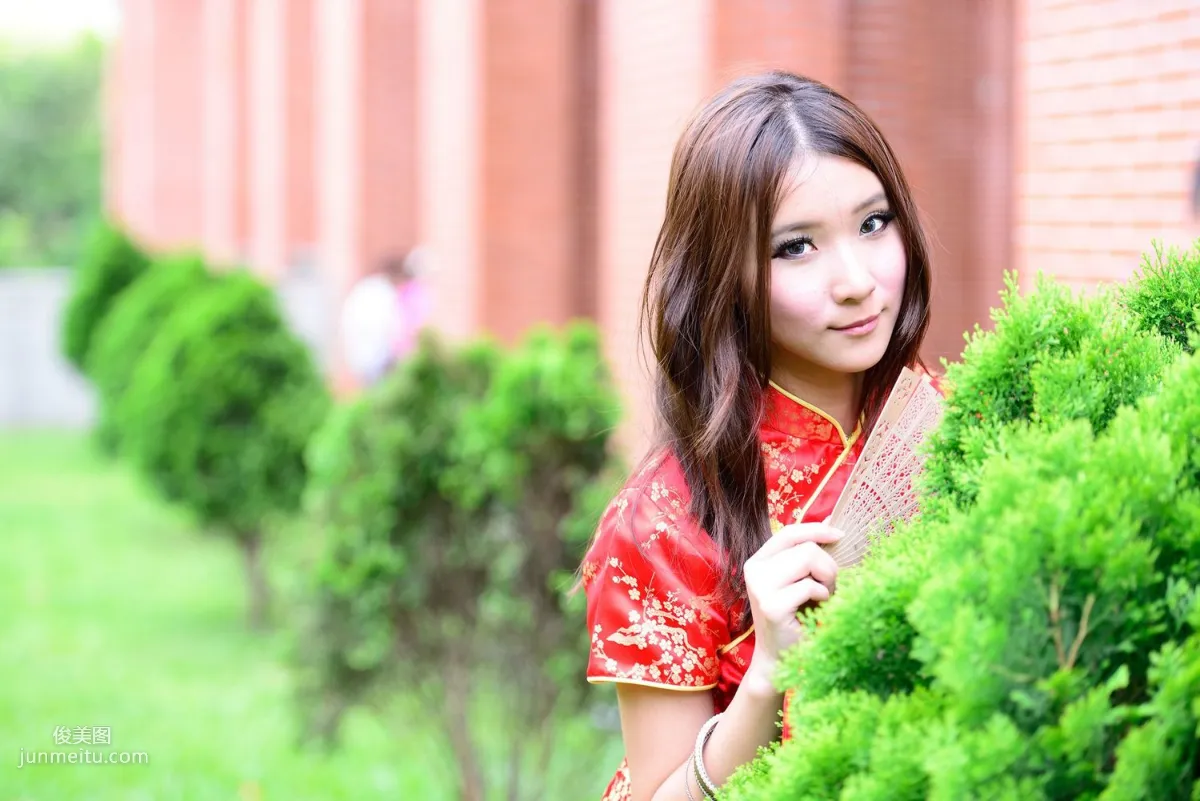 Taiwan Model A Bu, Red and Black Qipao Series Outdoor Shoot Photo Set photo 2